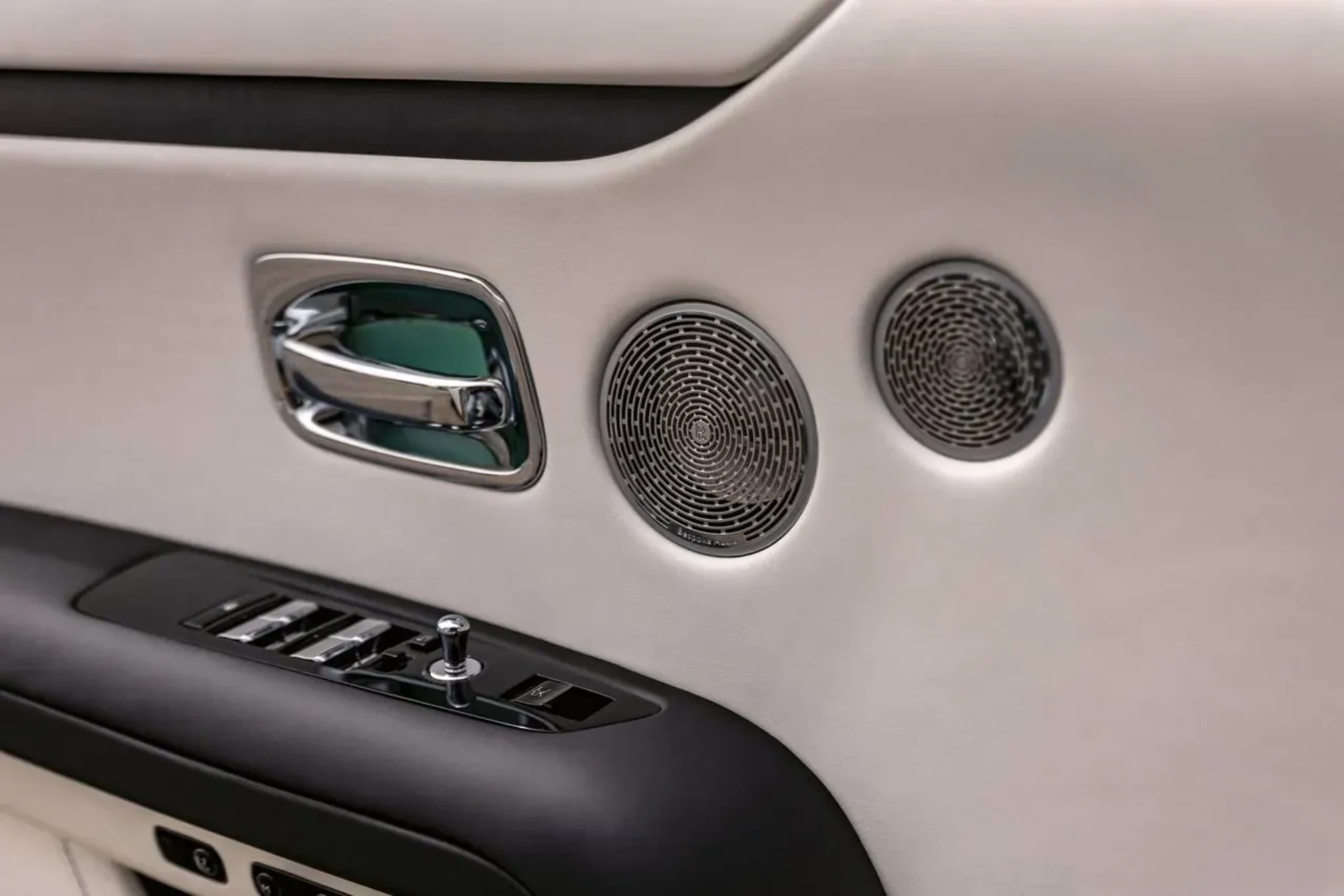 mph042_2746828163_f11a7e3a541e4ccd89af12e479117408_06831871b9