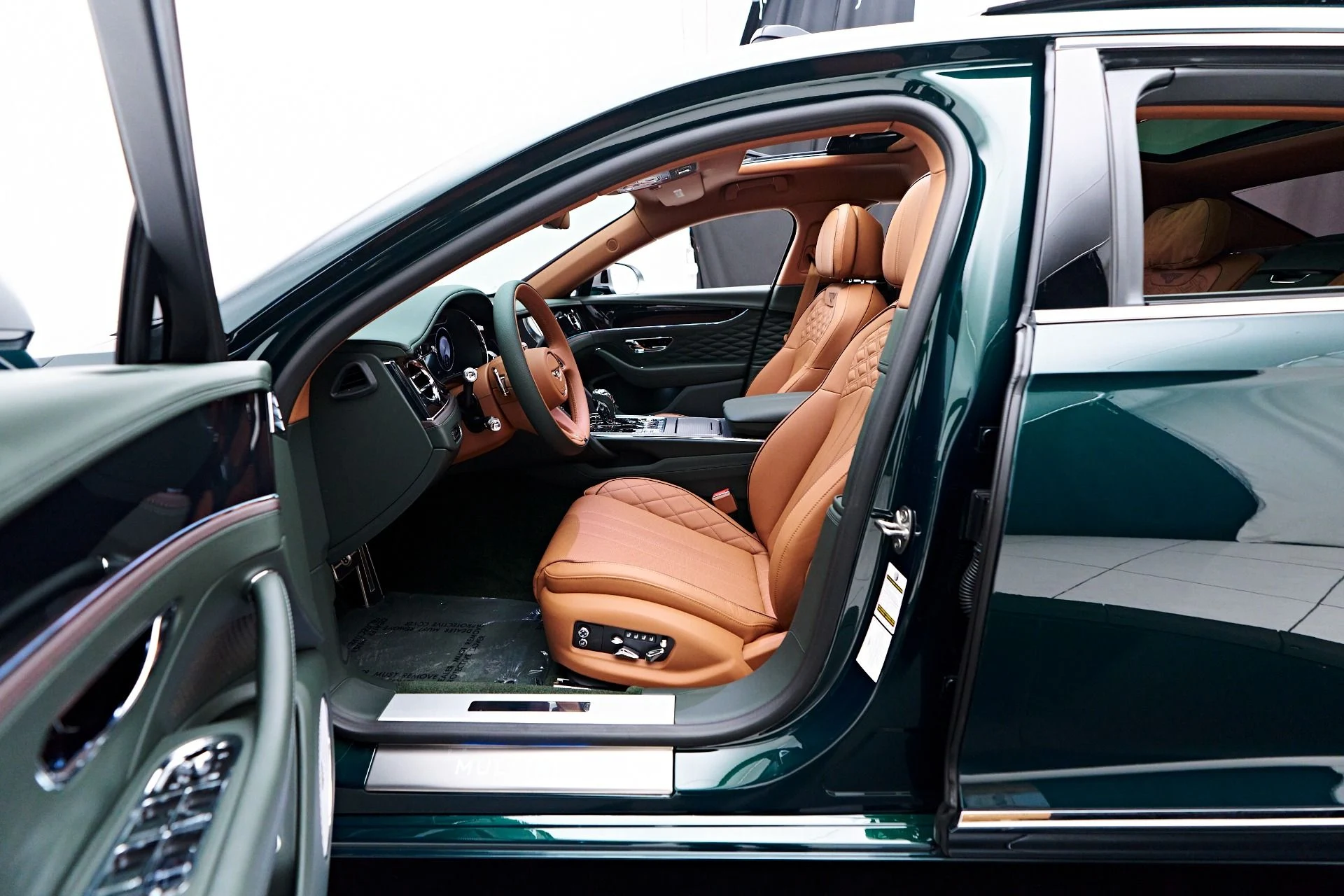 mph042_2765792124_Used_2024_Bentley_Flying_Spur_Mulliner_W12_1756173526_16a1531772