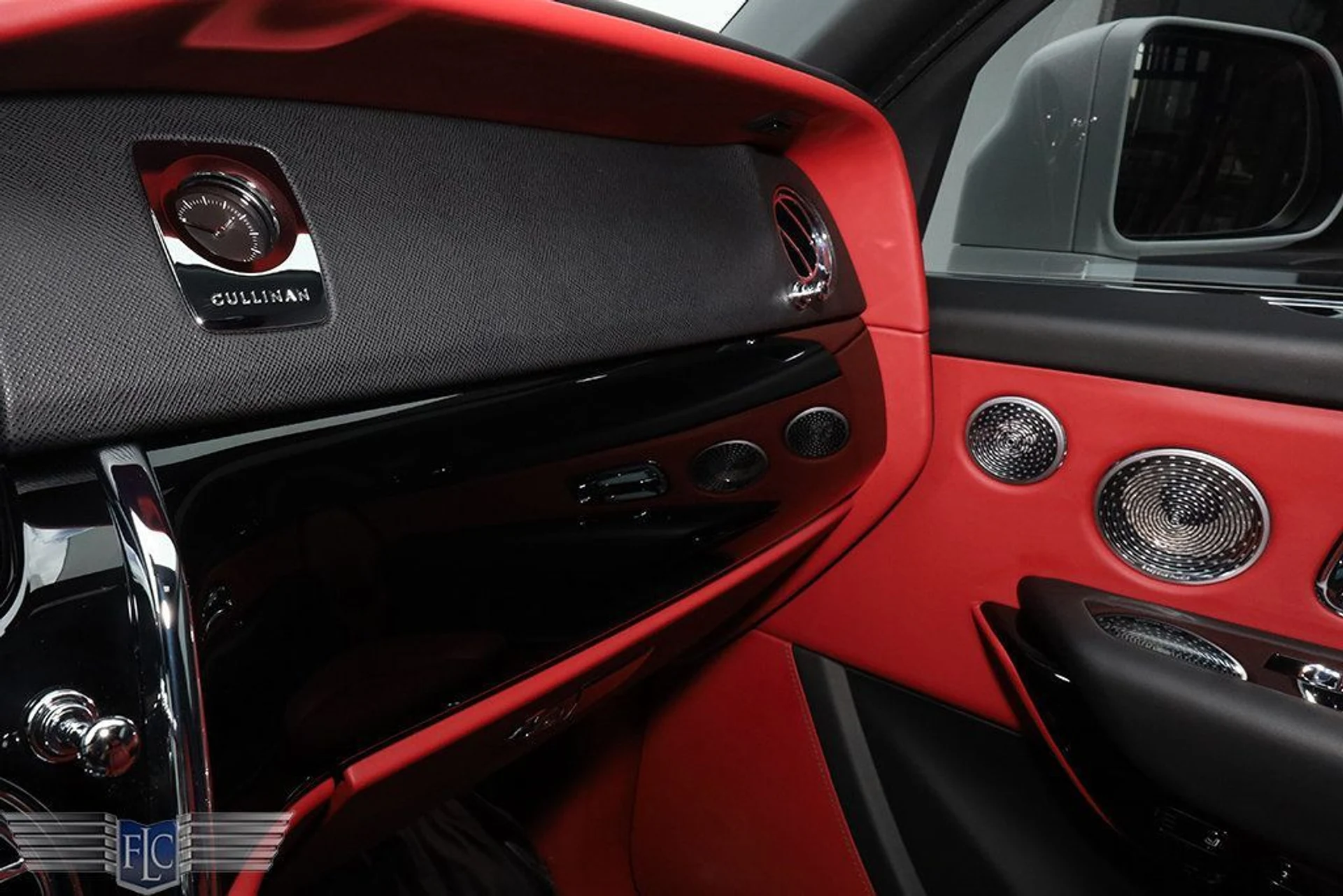 mph042_2771442548_used_2019_rolls_royce_cullinan_sportutility_6305_22963693_43_1024_86ad789929