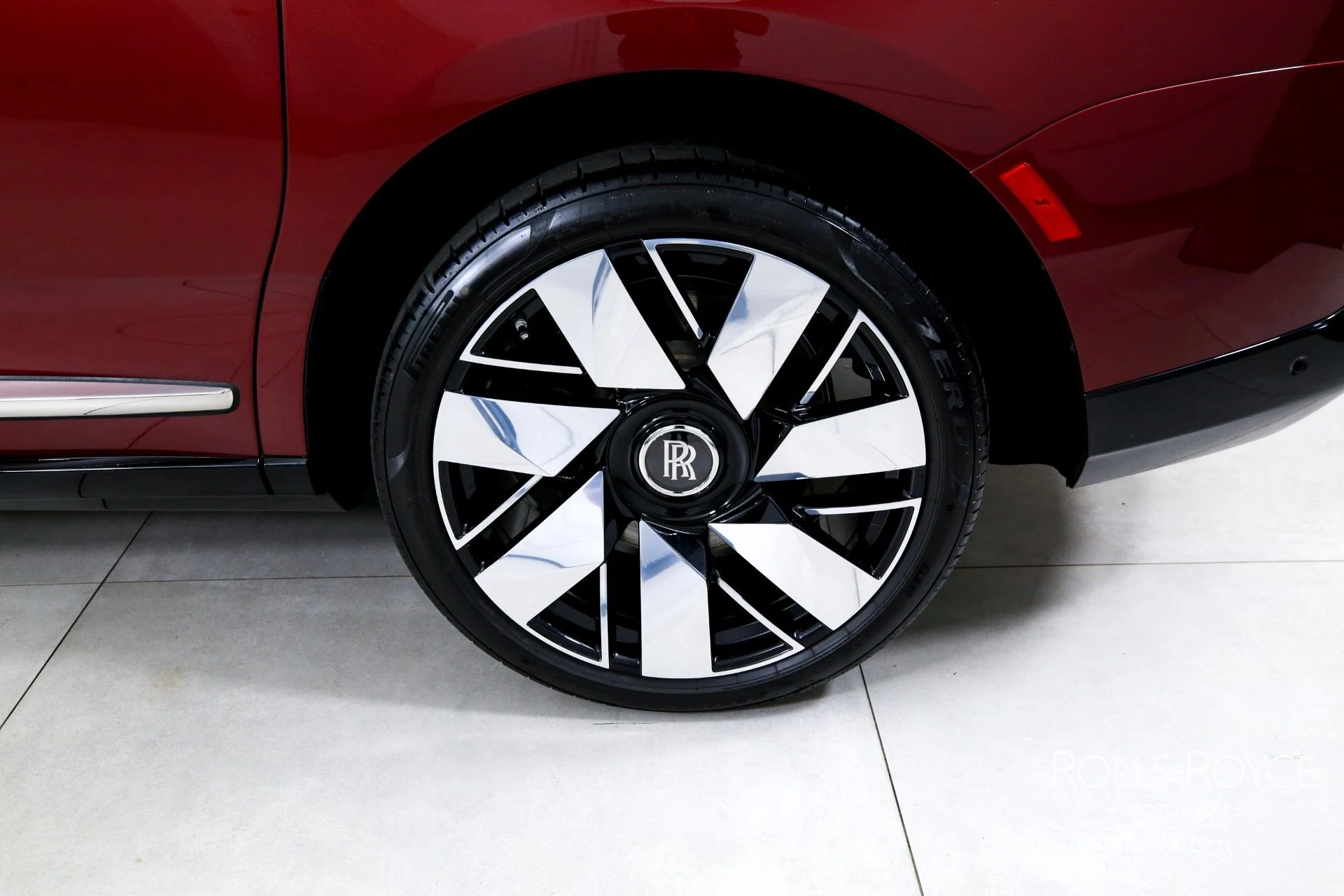 mph042_2781055718_Used_2025_Rolls_Royce_Cullinan_1757533758_15792485ab