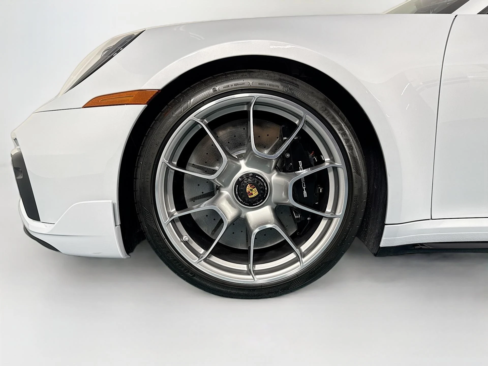 mph042_2791381594_Used_2025_Porsche_911_Turbo_S_1784676761_5f6d943429