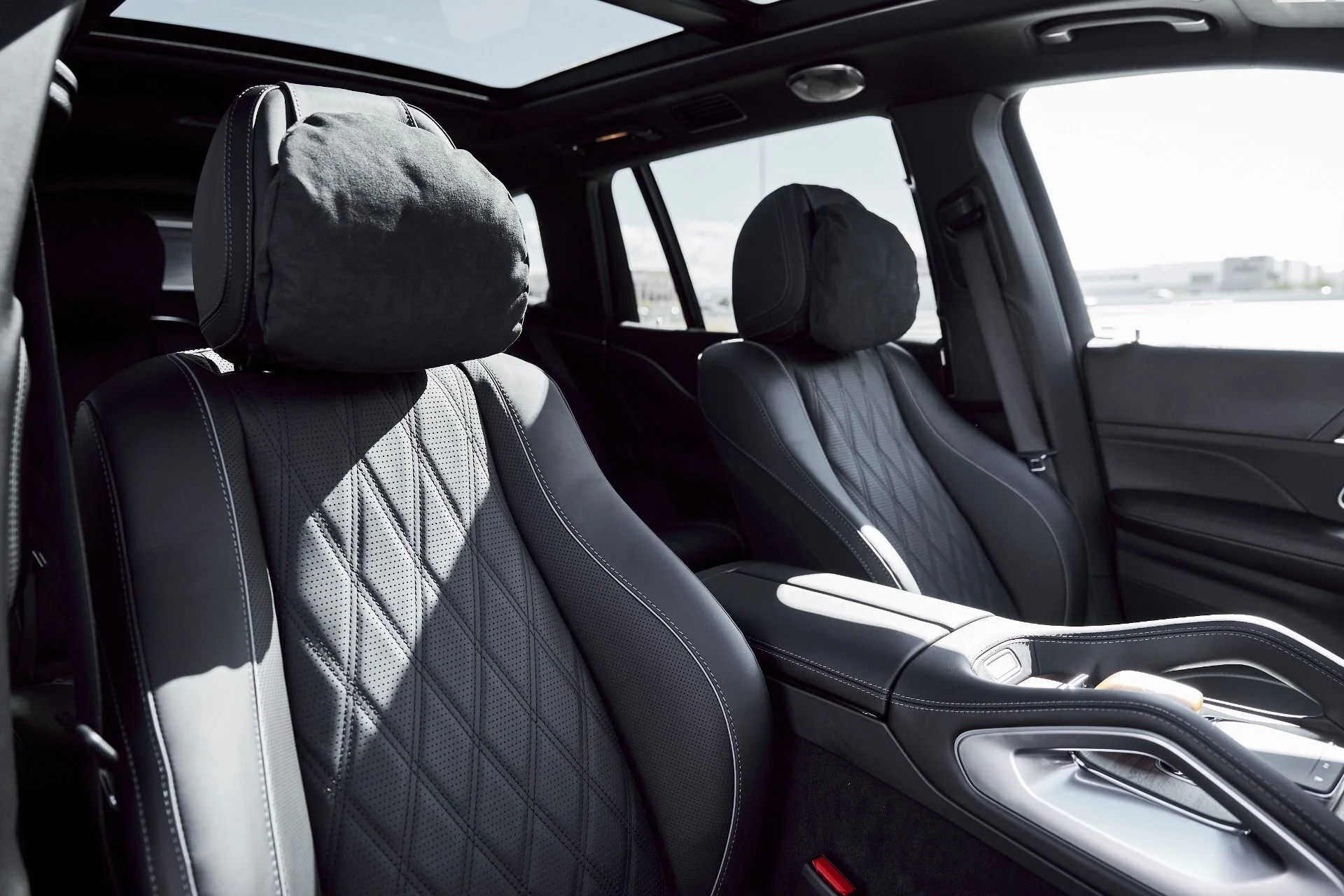 mph042_2805639125_Used_2025_Mercedes_Benz_GLS_Maybach_GLS_600_1771467913_6ea2be07f3