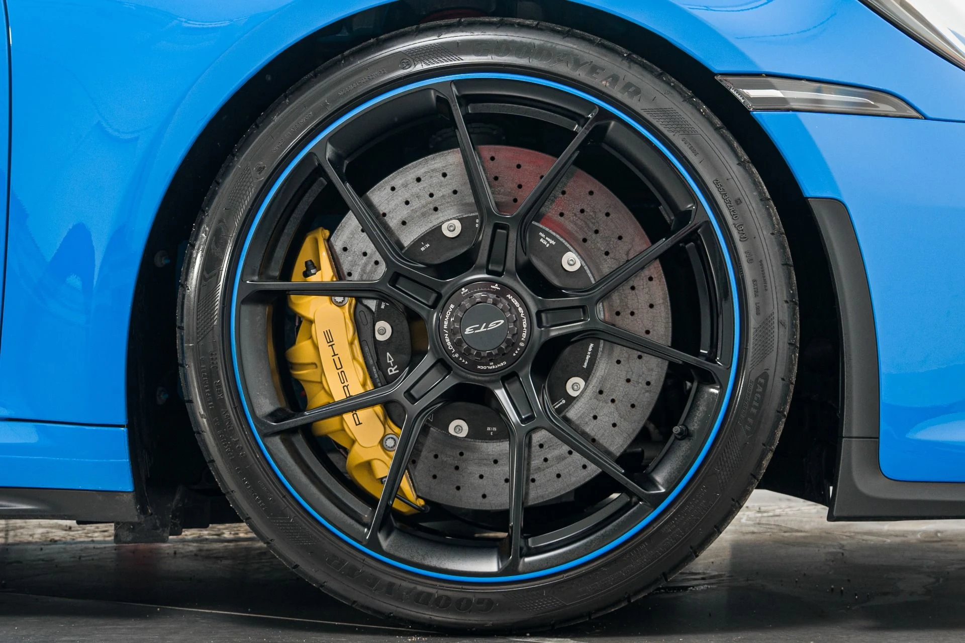 mph042_2820557759_Used_2022_Porsche_911_GT_3_Carbon_Buckets_Blue_Stitching_and_Belts_1768487811_0e91ecc2e4