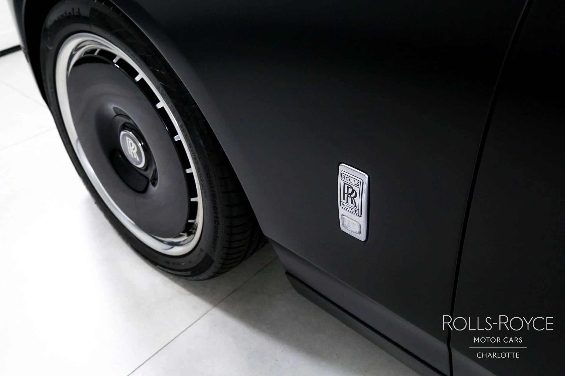mph042_2825932147_Used_2025_Rolls_Royce_Phantom_1759509500_c8c2741870