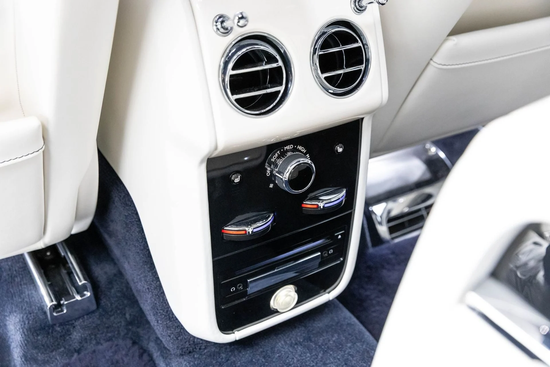 mph042_2827471499_43_cebdce6309