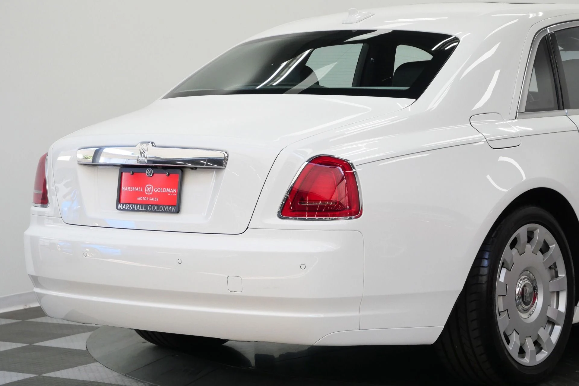 mph042_2839111993_Used_2014_Rolls_Royce_Ghost_V12_Power_Drivers_Assistance_1_Heated_and_Ventilated_Front_Seats_1779224671_addc4ed1c2