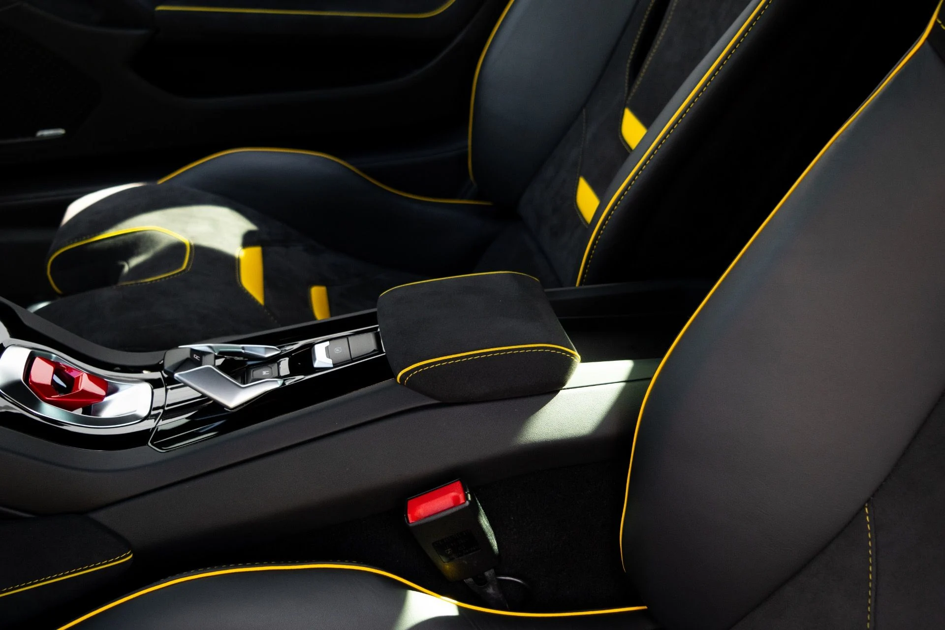 mph042_2847480931_Used_2022_Lamborghini_Huracan_EVO_1764129423_1fd95b83cc