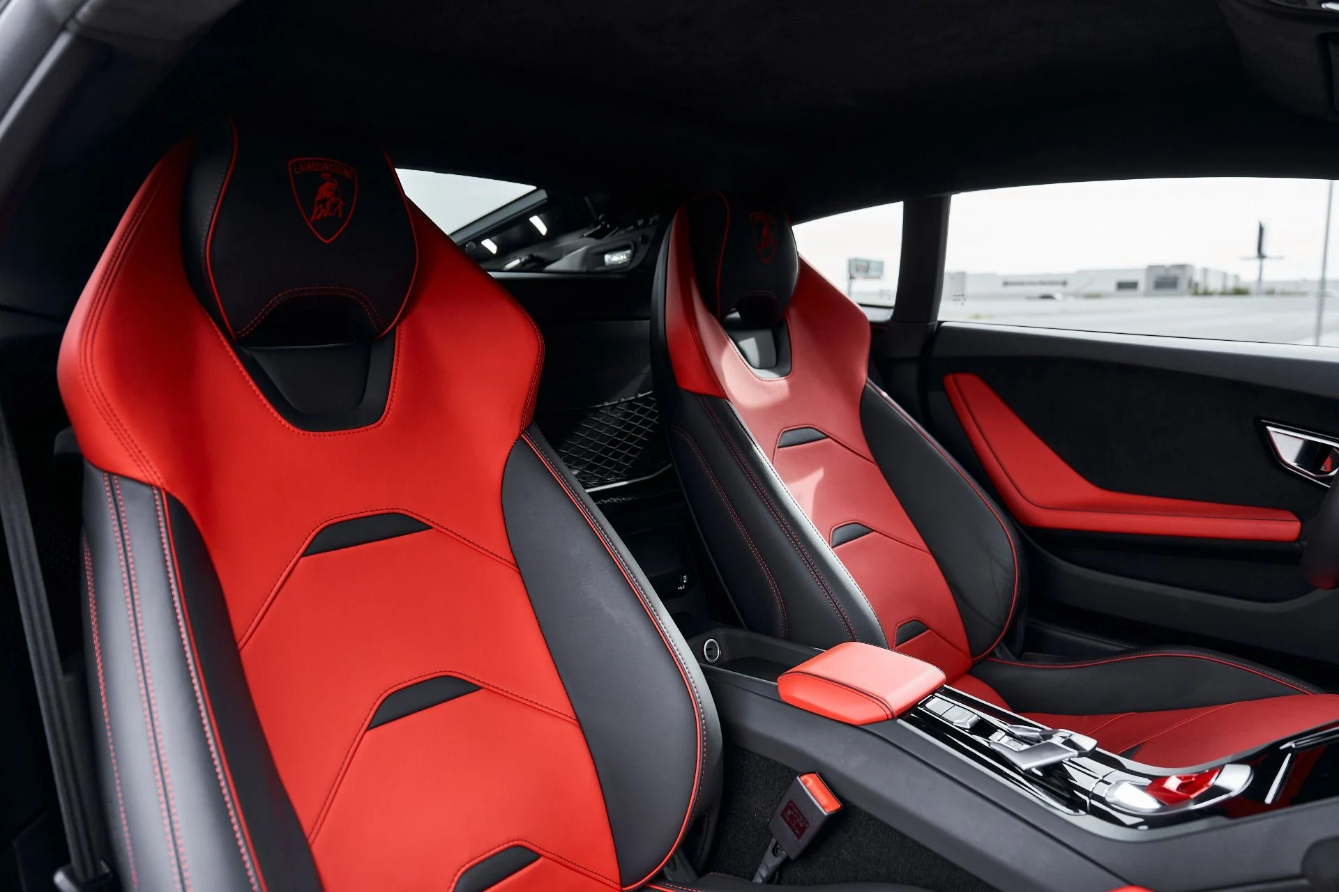 mph042_2849043887_Used_2023_Lamborghini_Huracan_EVO_Base_1769049067_35fc7ad1d4