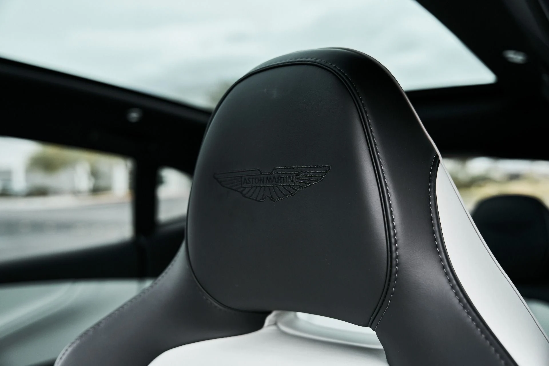 mph042_2853606913_Used_2025_Aston_Martin_DBX_707_1775008004_24aaa1cfe0