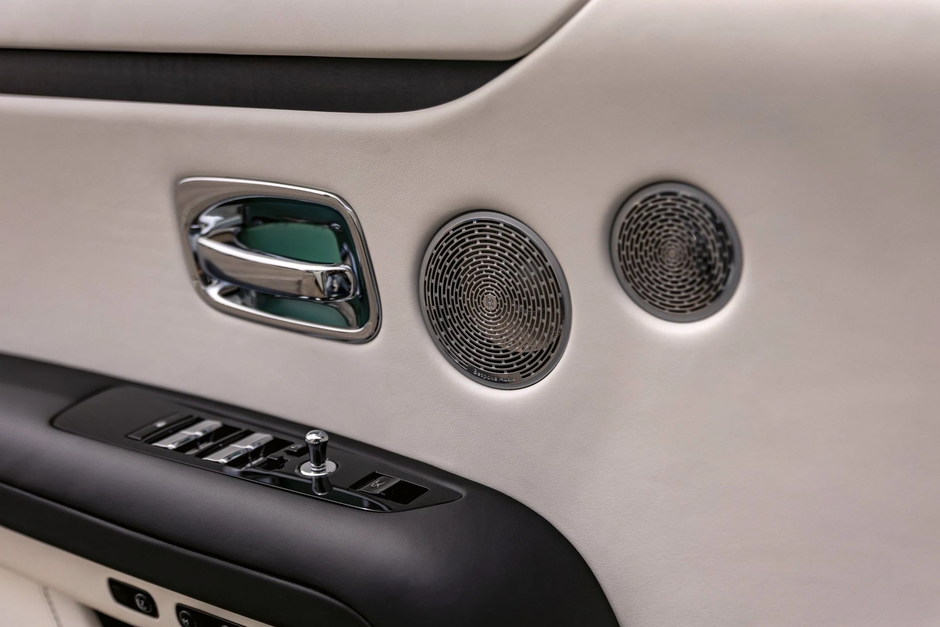 mph042_2896003042_Hi_Tech_Luxury_Imports_LLC_SCA_13_GZ_09_TU_235637_image_42_6a5ad05e69
