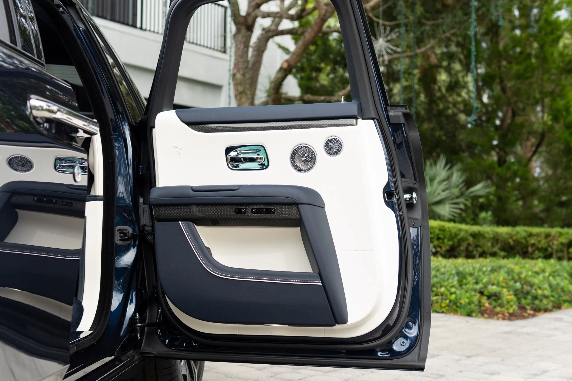 mph042_2897337044_Used_2023_Rolls_Royce_Black_Badge_Ghost_1765569637_ad77a5bfb2