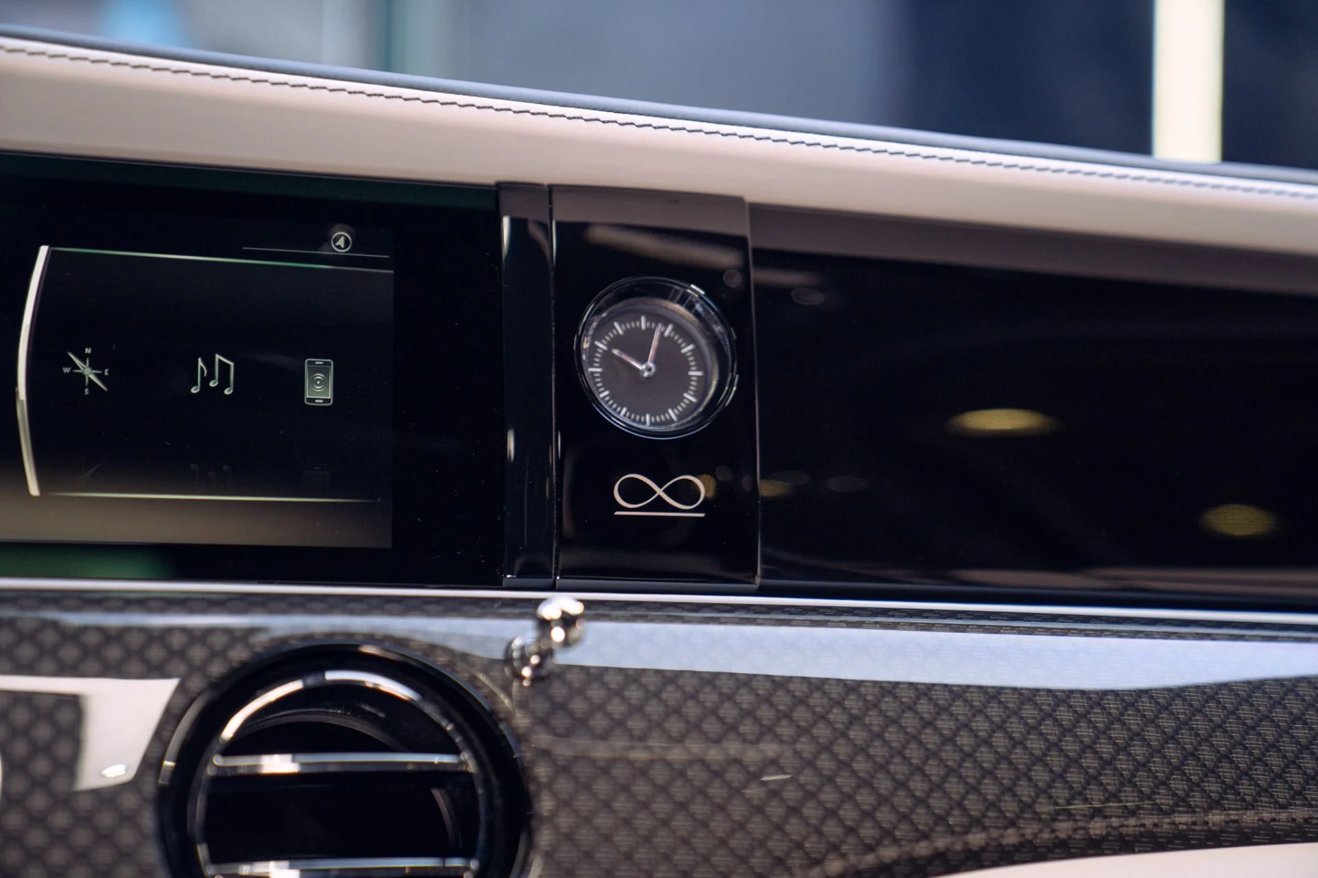 mph042_2897385894_Used_2022_Rolls_Royce_Black_Badge_Ghost_Rear_Theater_and_Trays_Full_Carbon_Interior_Package_1790797785_3bccb4a925