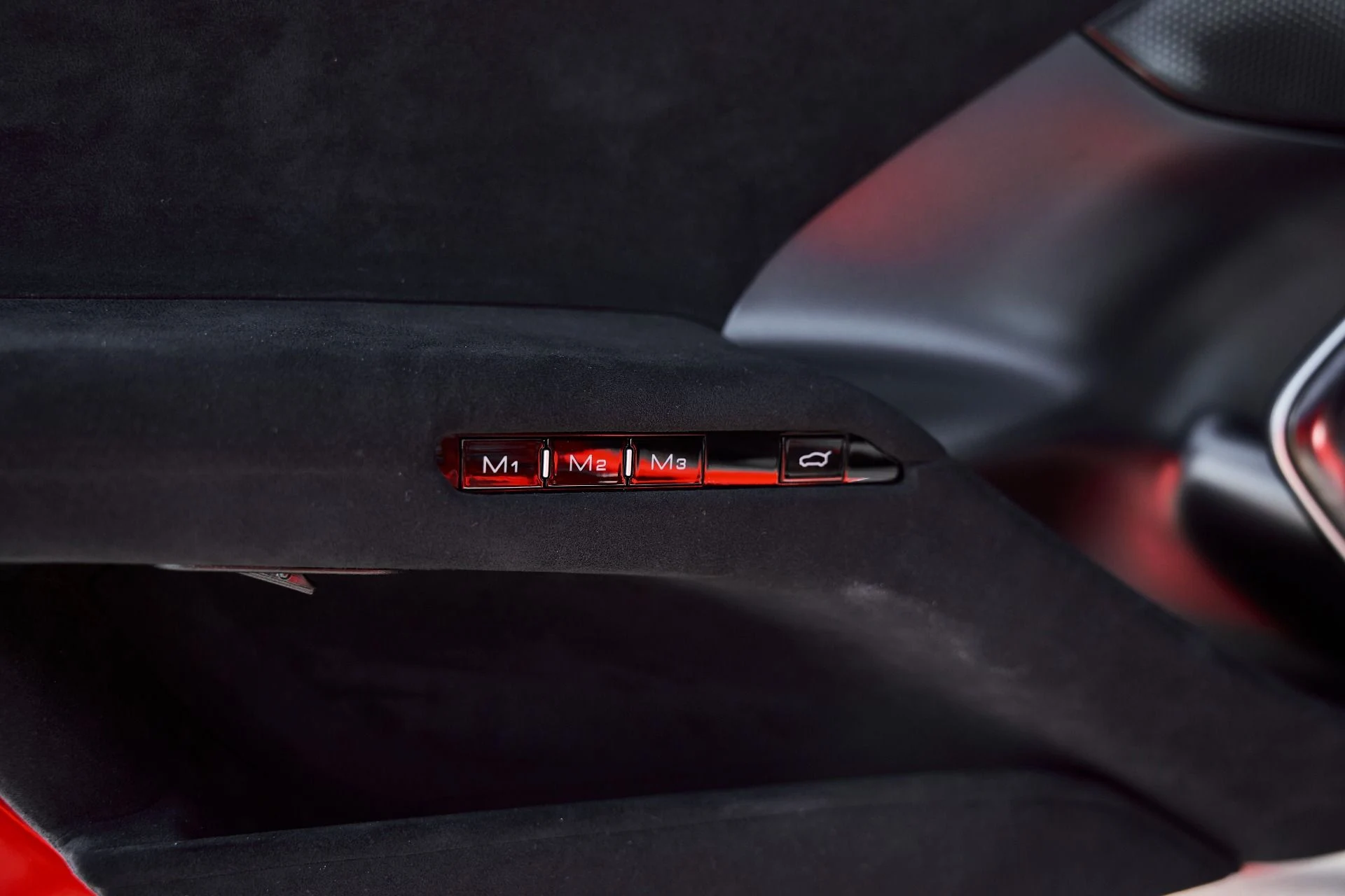 mph042_2900239199_Used_2025_Ferrari_12_Cilindri_1769824827_d935202dac