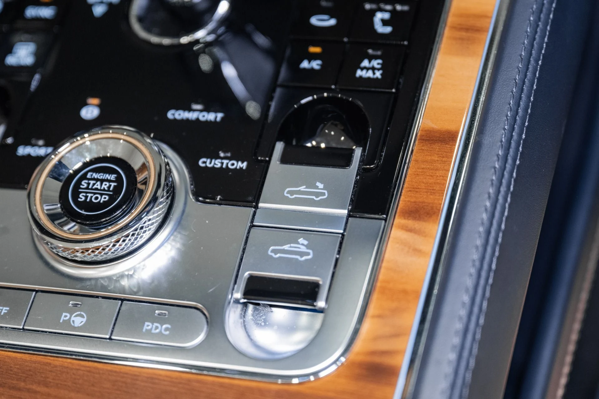 mph042_2901508201_Used_2021_Bentley_Continental_GTC_V8_1784574024_96ba419a0a