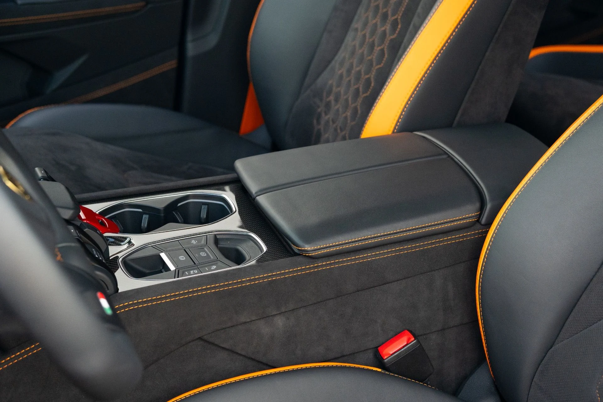 mph042_2907153452_Used_2024_Lamborghini_Urus_S_1773951175_8dc6f7f51d