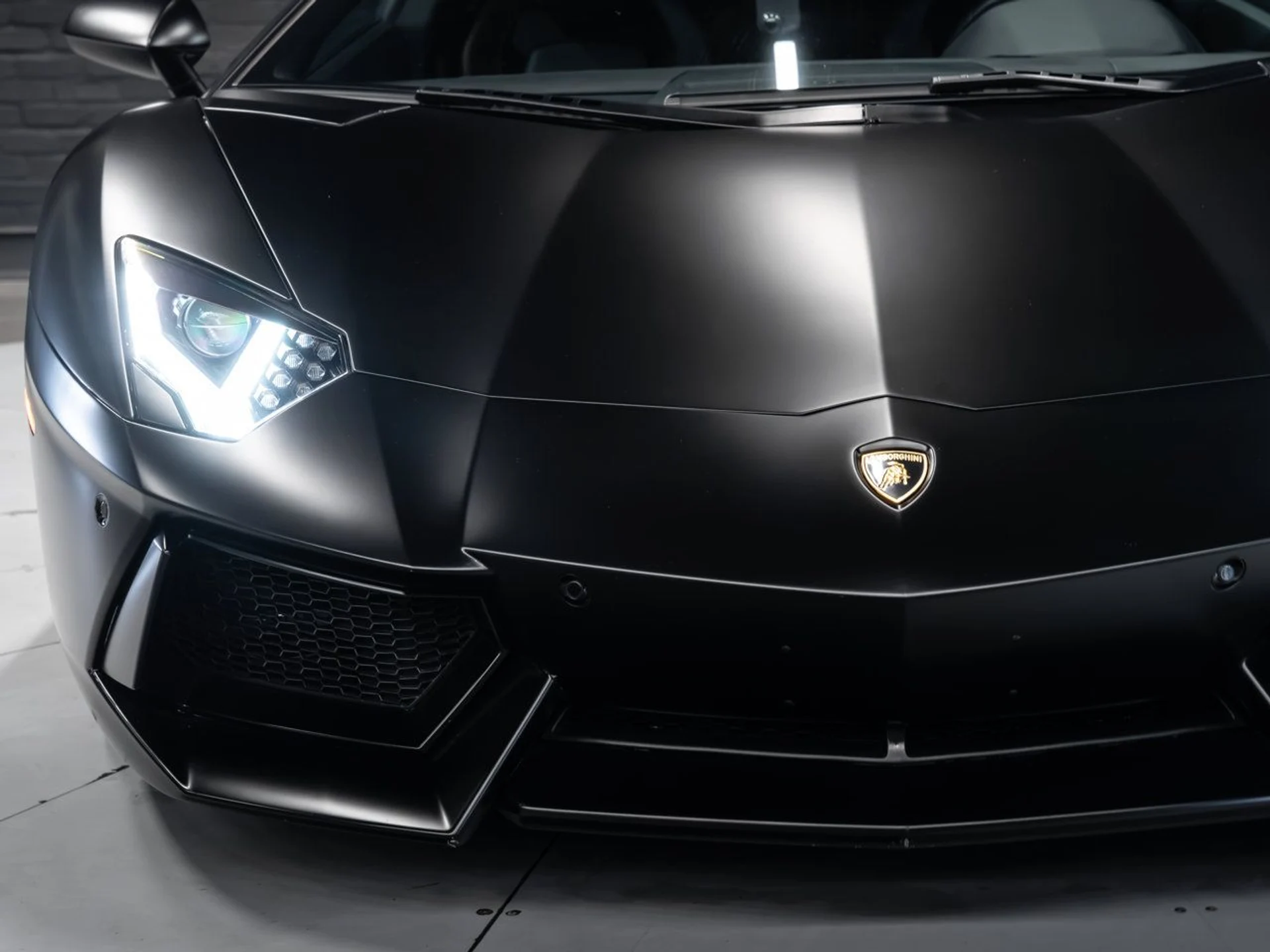 mph042_2909519818_lamborghini_aventador_2017_533e3ea612