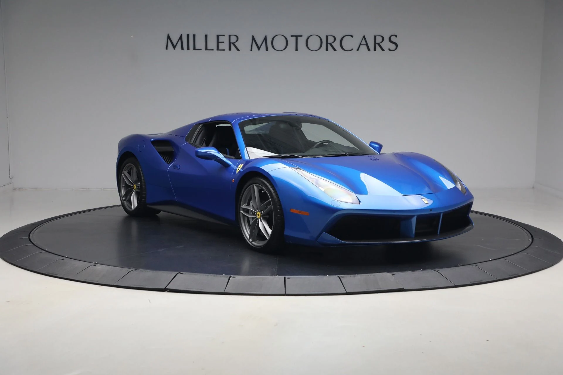 mph042_2909527426_Used_2017_Ferrari_488_Spider_1779887206_84b5578f03