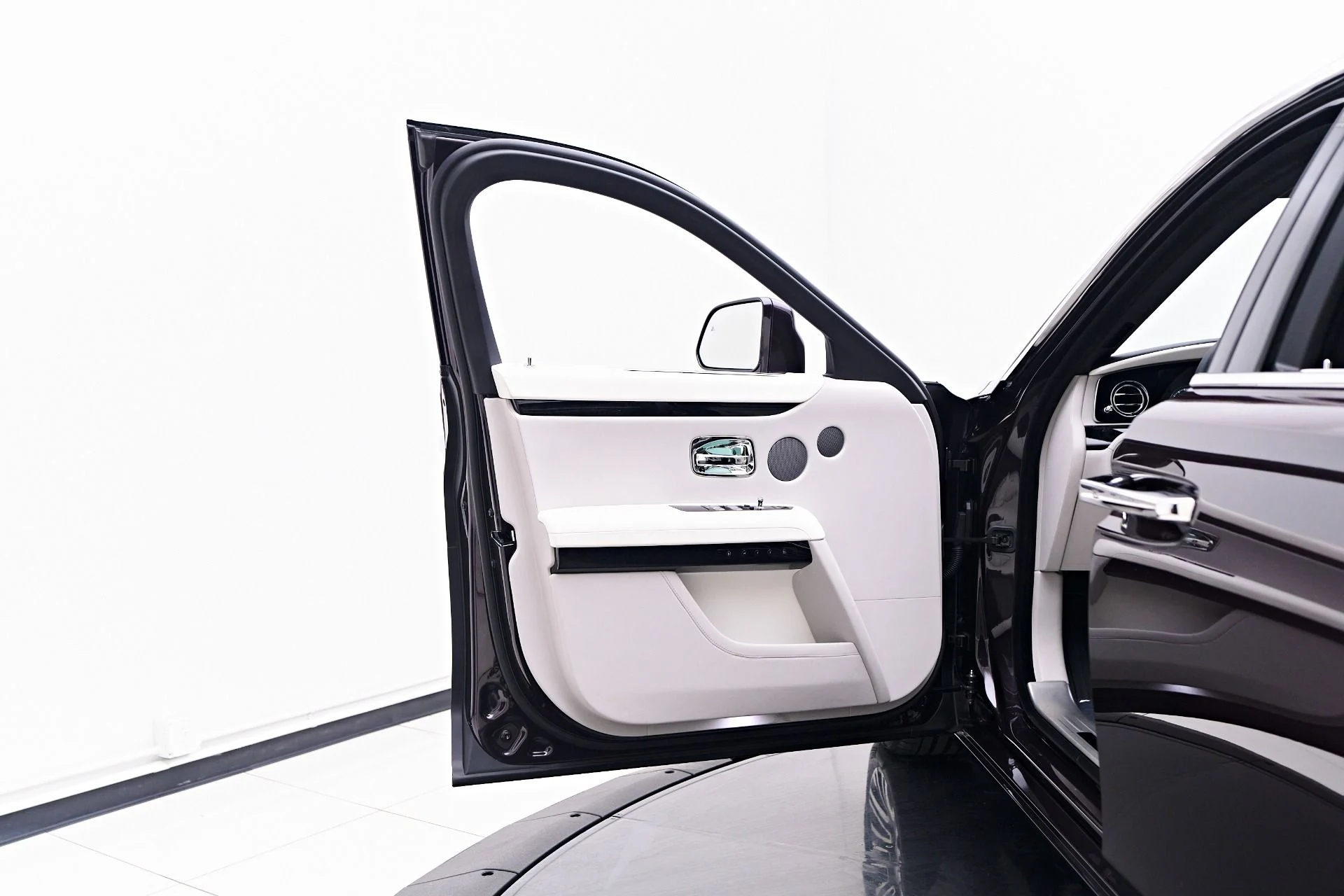 mph042_2909927124_Used_2024_Rolls_Royce_Ghost_Base_1752169894_ba8a6fe962