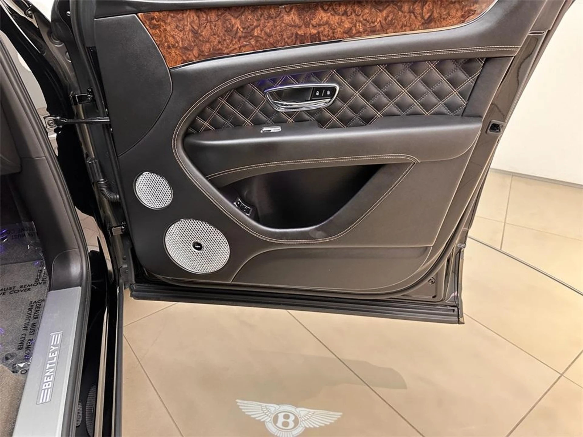 mph042_2923011642_Used_2021_Bentley_Bentayga_V8_1715724621_bb0a32a1c7