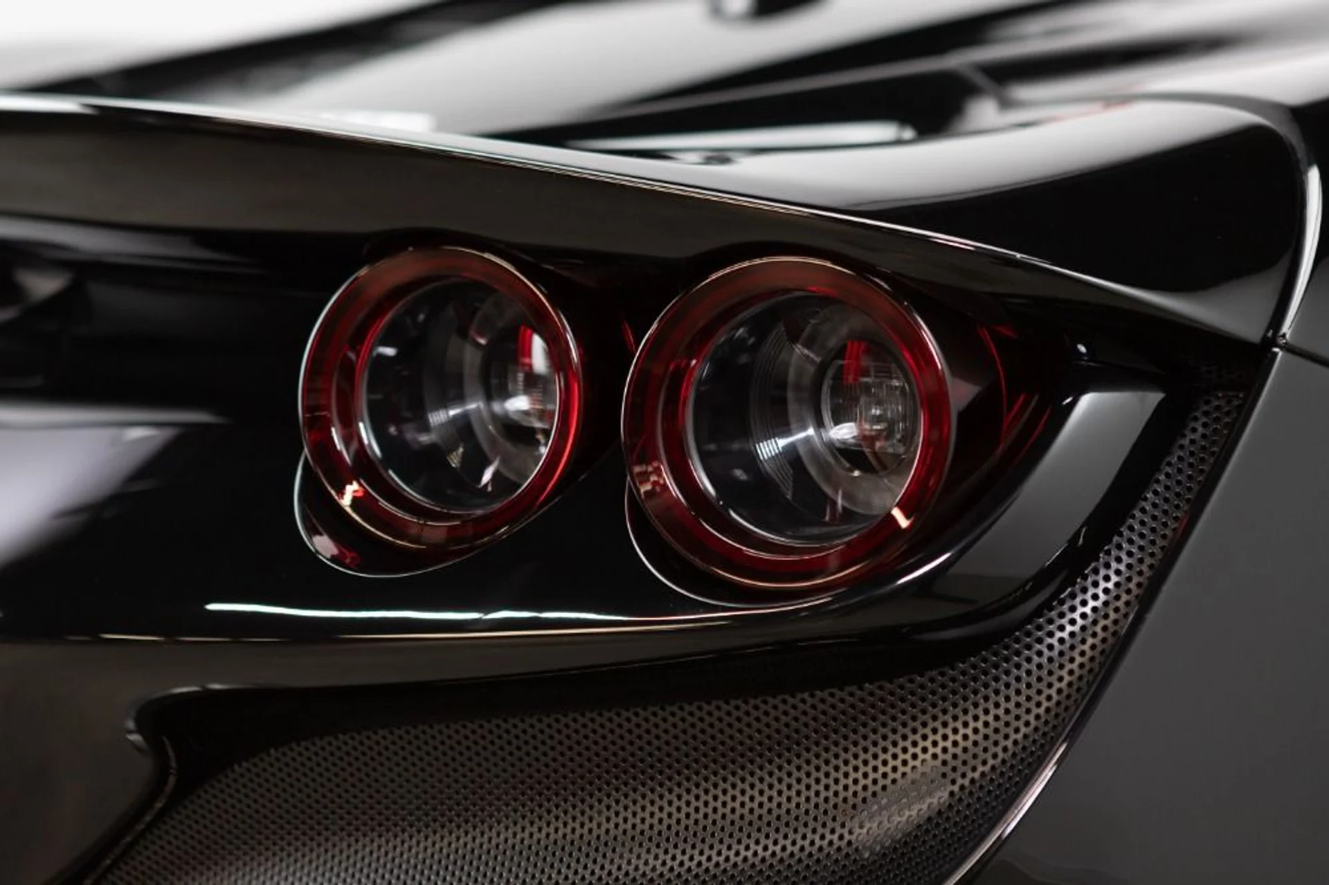 mph042_2946970551_Used_2021_Ferrari_F8_Spider_2376b578ec