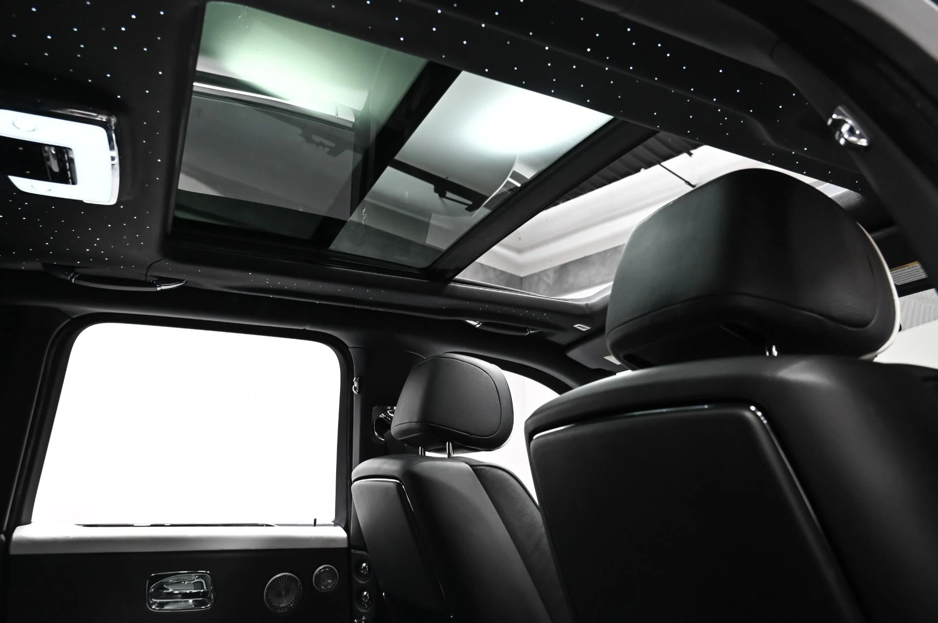 mph042_2947051891_Used_2019_Rolls_Royce_Cullinan_1761408905_c7963365a4