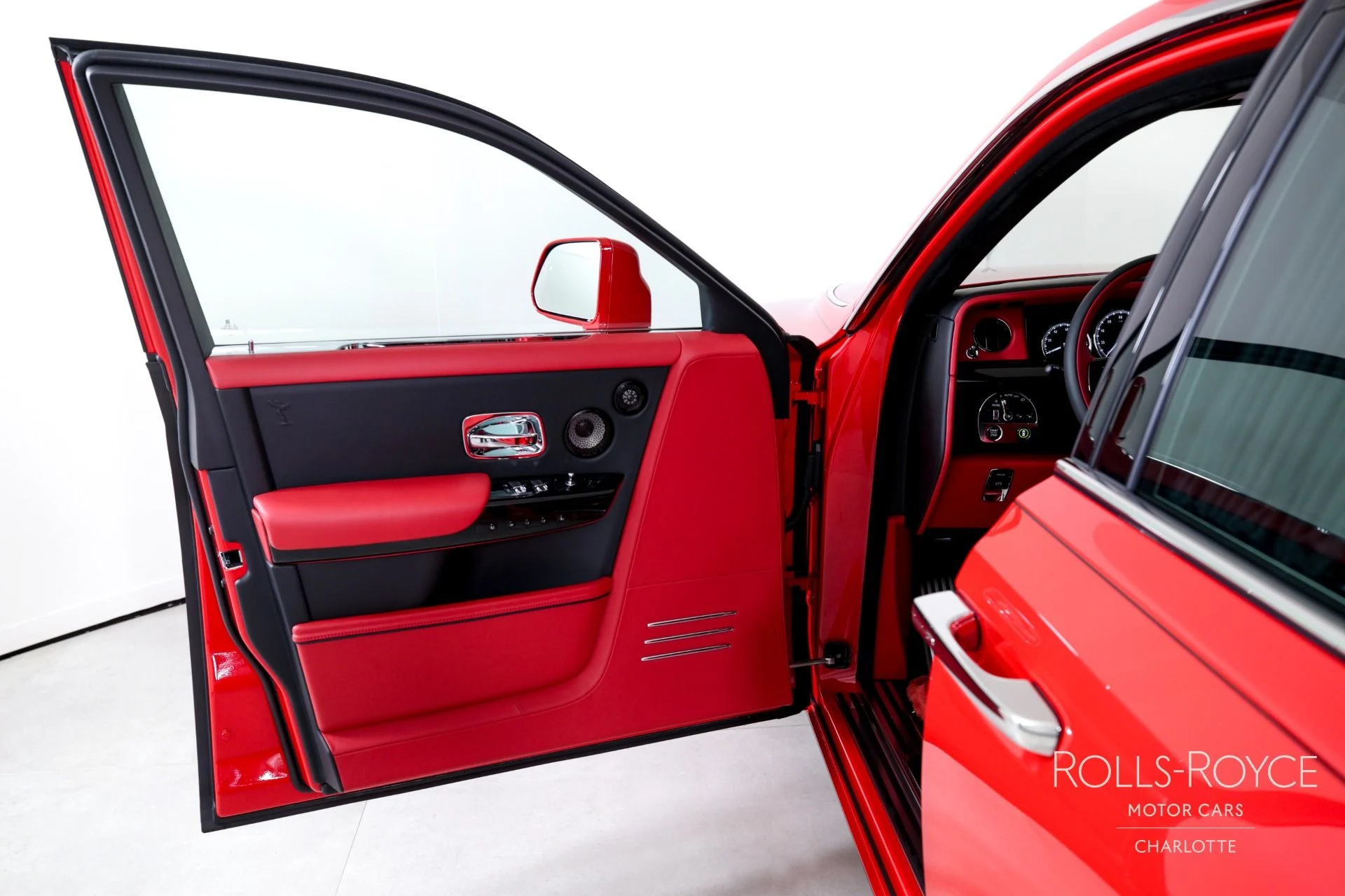 mph042_2949554924_Used_2024_Rolls_Royce_Phantom_EWB_1745331557_ce0a3720ed