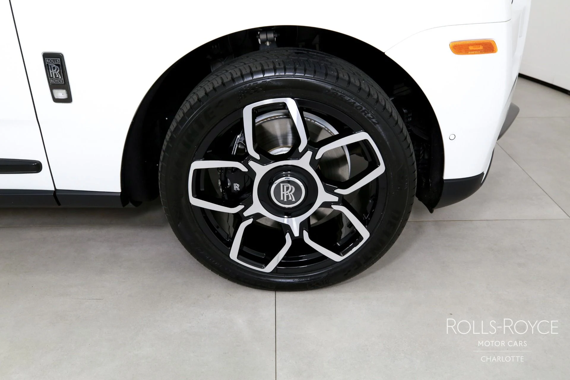 mph042_2951610702_Used_2023_Rolls_Royce_Black_Badge_Cullinan_1769450134_6e7c6c7dad