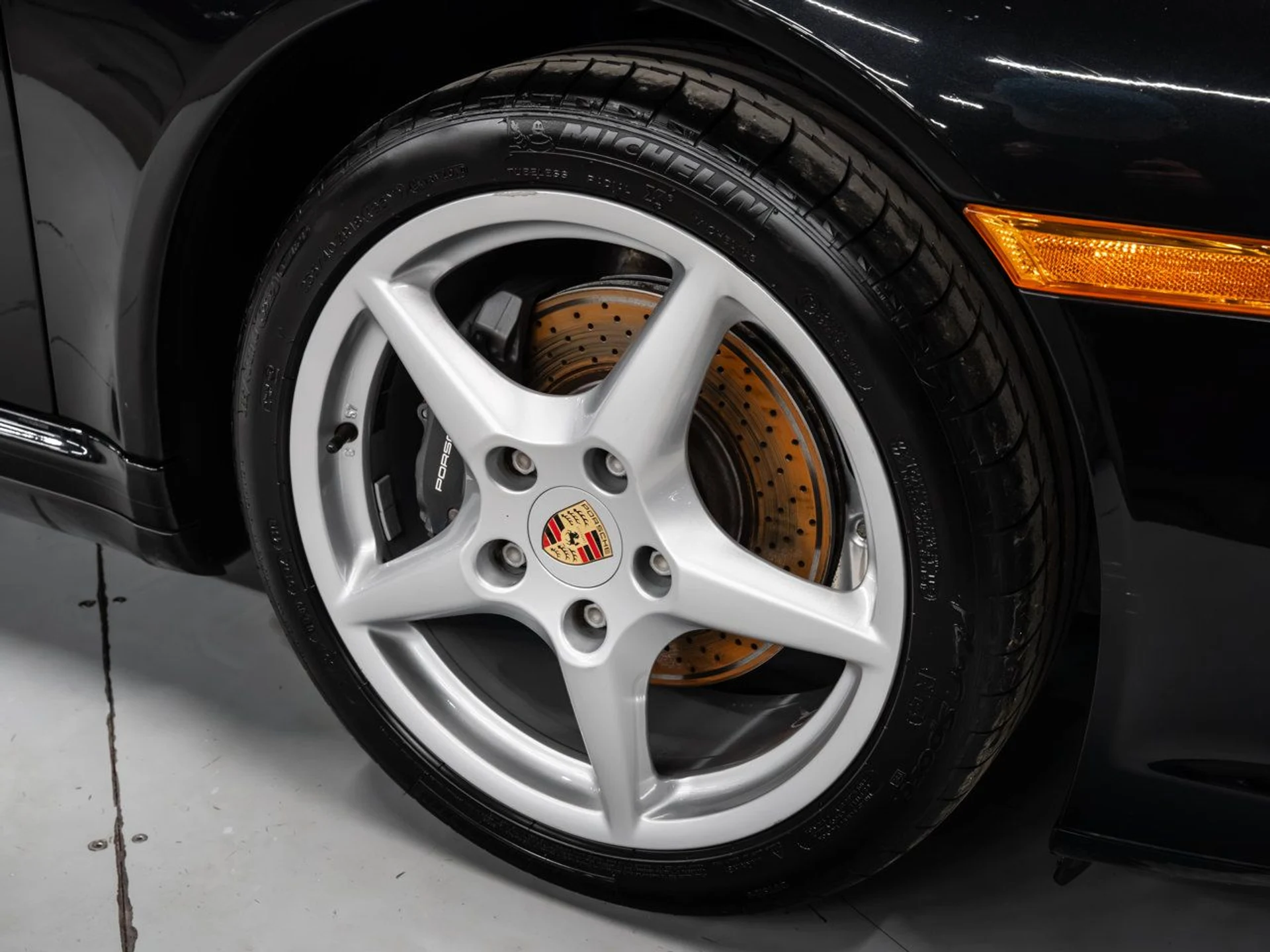 mph042_2952169040_porsche_911_2006_5baa562b1c