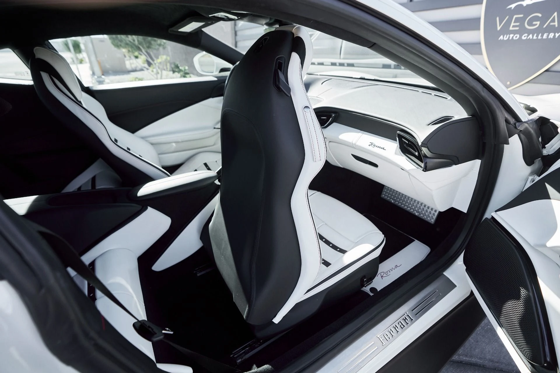 mph042_2958825513_Used_2022_Ferrari_Roma_Base_1764637251_5ff79e11d7