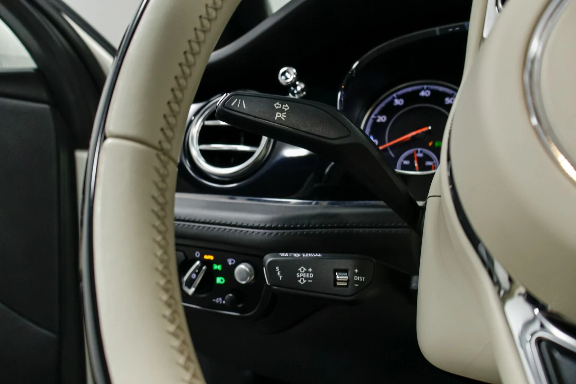 mph042_2964084874_Used_2020_Bentley_Bentayga_V8_1760480790_d75de0a03f