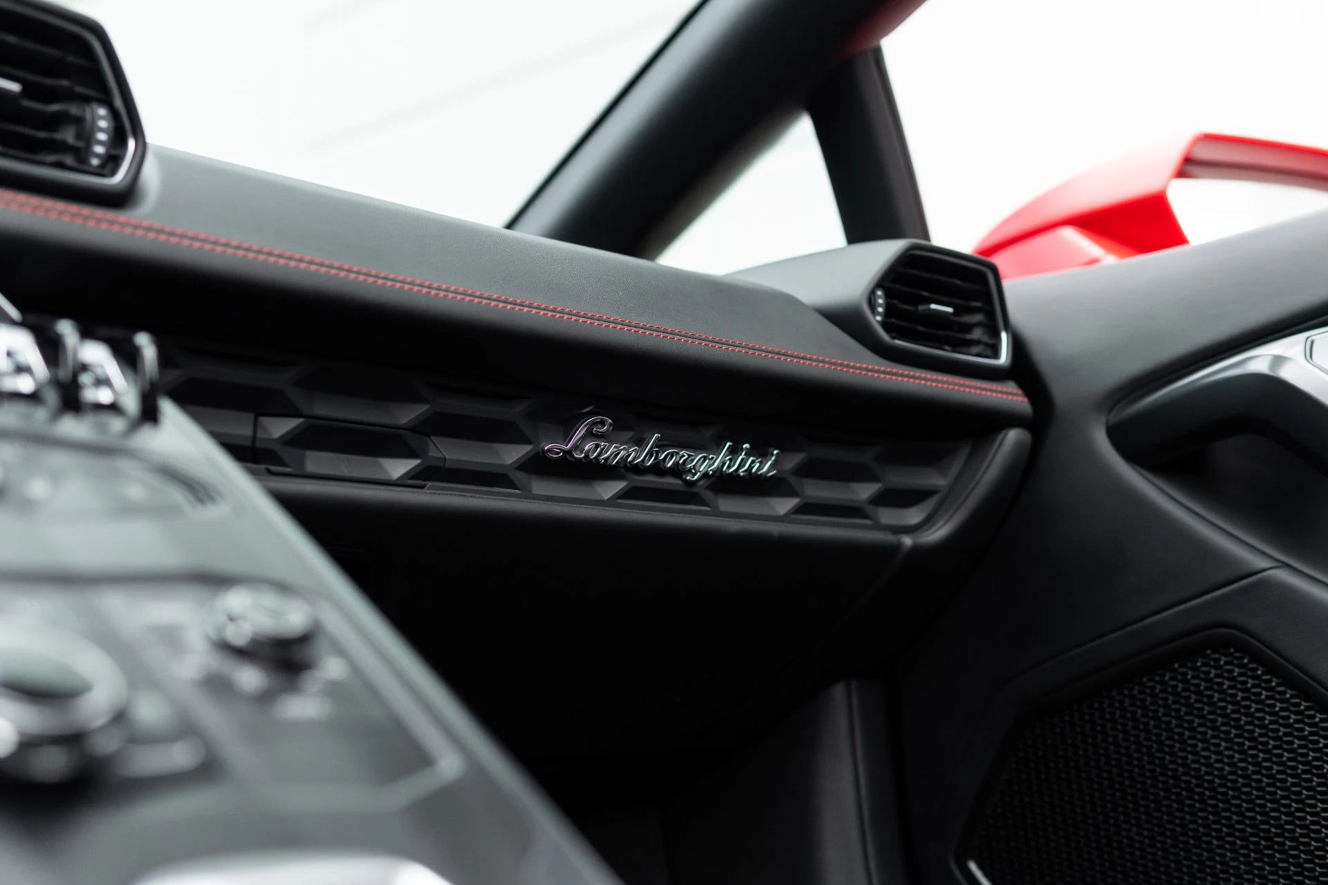 mph042_2982867741_Used_2018_Lamborghini_Huracan_LP_580_2_Spyder_1766443768_8408b167f0