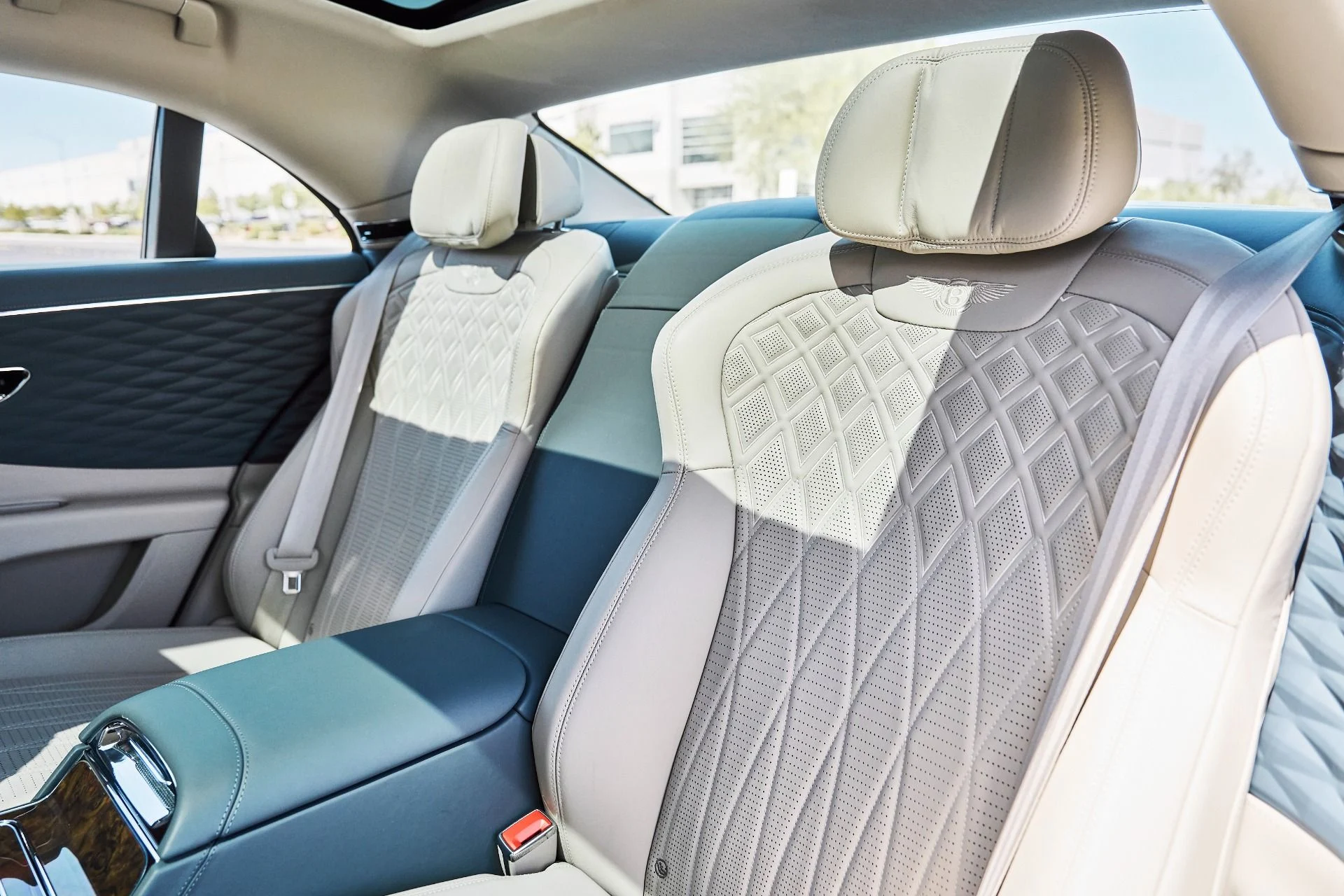 mph042_2986544261_Used_2022_Bentley_Flying_Spur_W12_1781229045_8770eda937