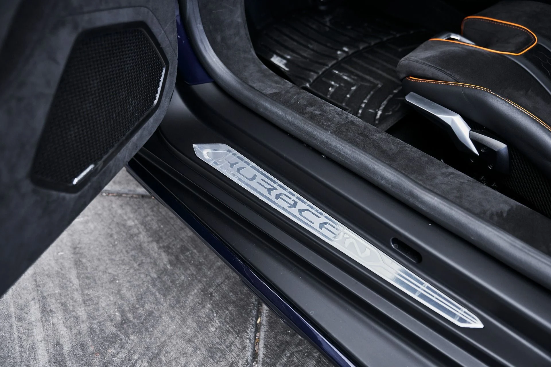 mph042_2987479889_Used_2023_Lamborghini_Huracan_Sterrato_Base_1780101776_747983b18b