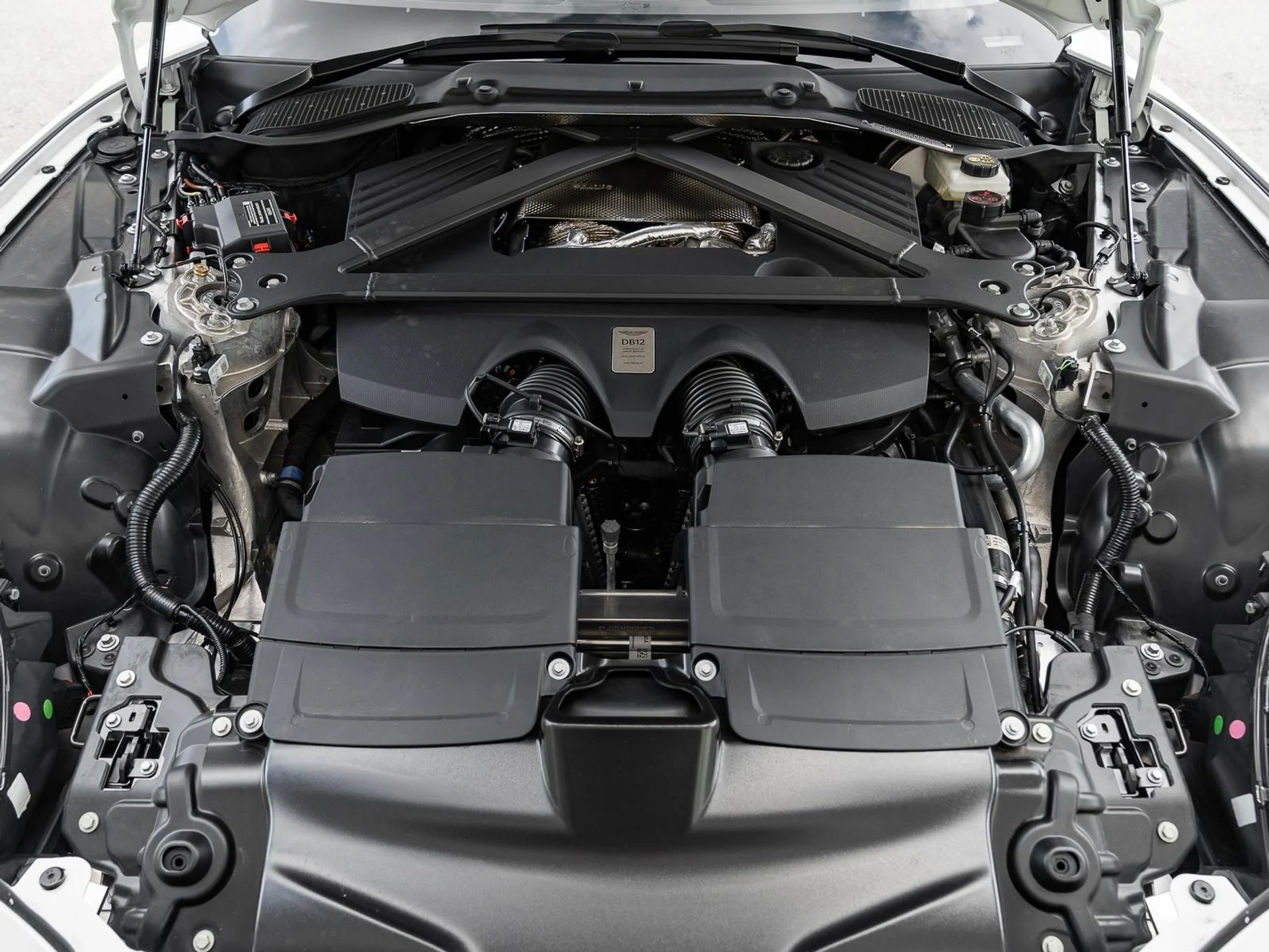 mph042_3006921828_Used_2025_Aston_Martin_DB_12_1761167165_06cf4bff1c