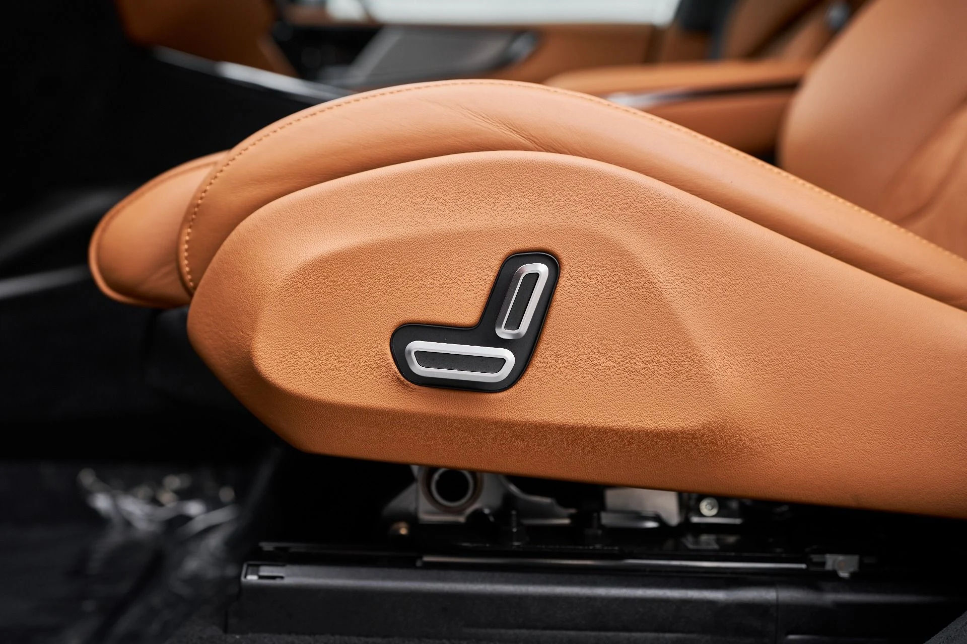 mph042_302737815_Used_2025_Ferrari_Purosangue_1762993306_dc3a70d590