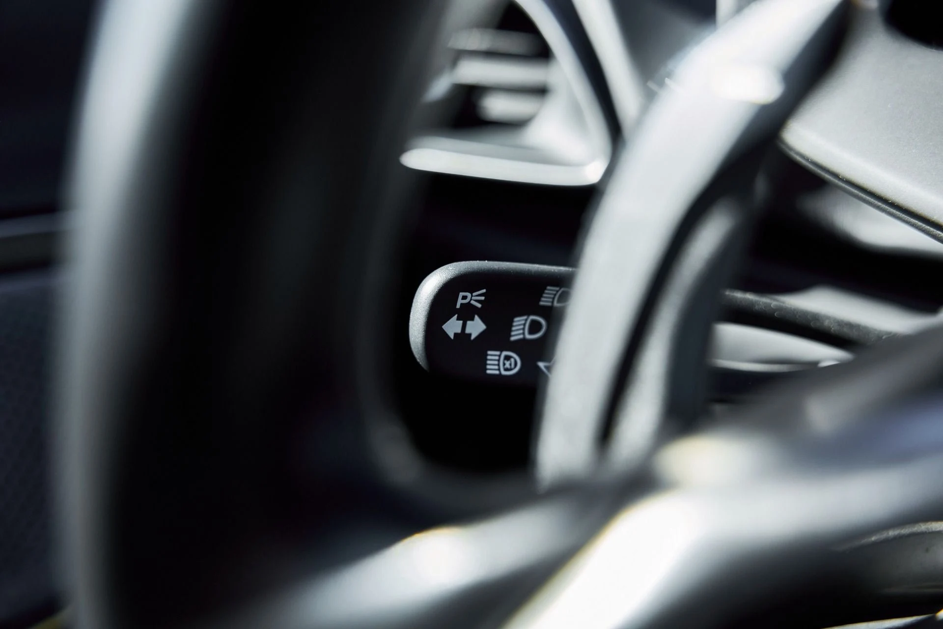 mph042_3037971841_Used_2023_Mc_Laren_Artura_1770256485_a993fedc70