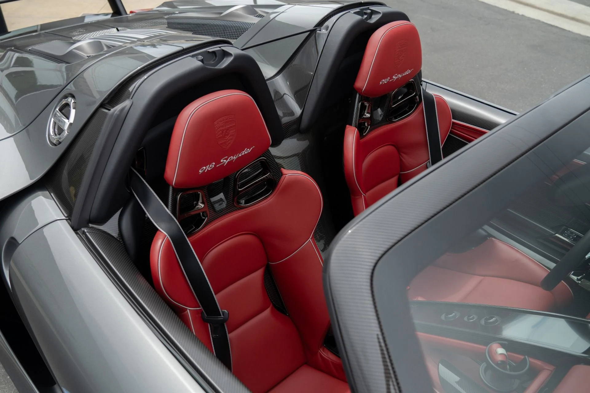 mph042_3043532862_Used_2015_Porsche_918_Spyder_1756496999_bbbc66496f