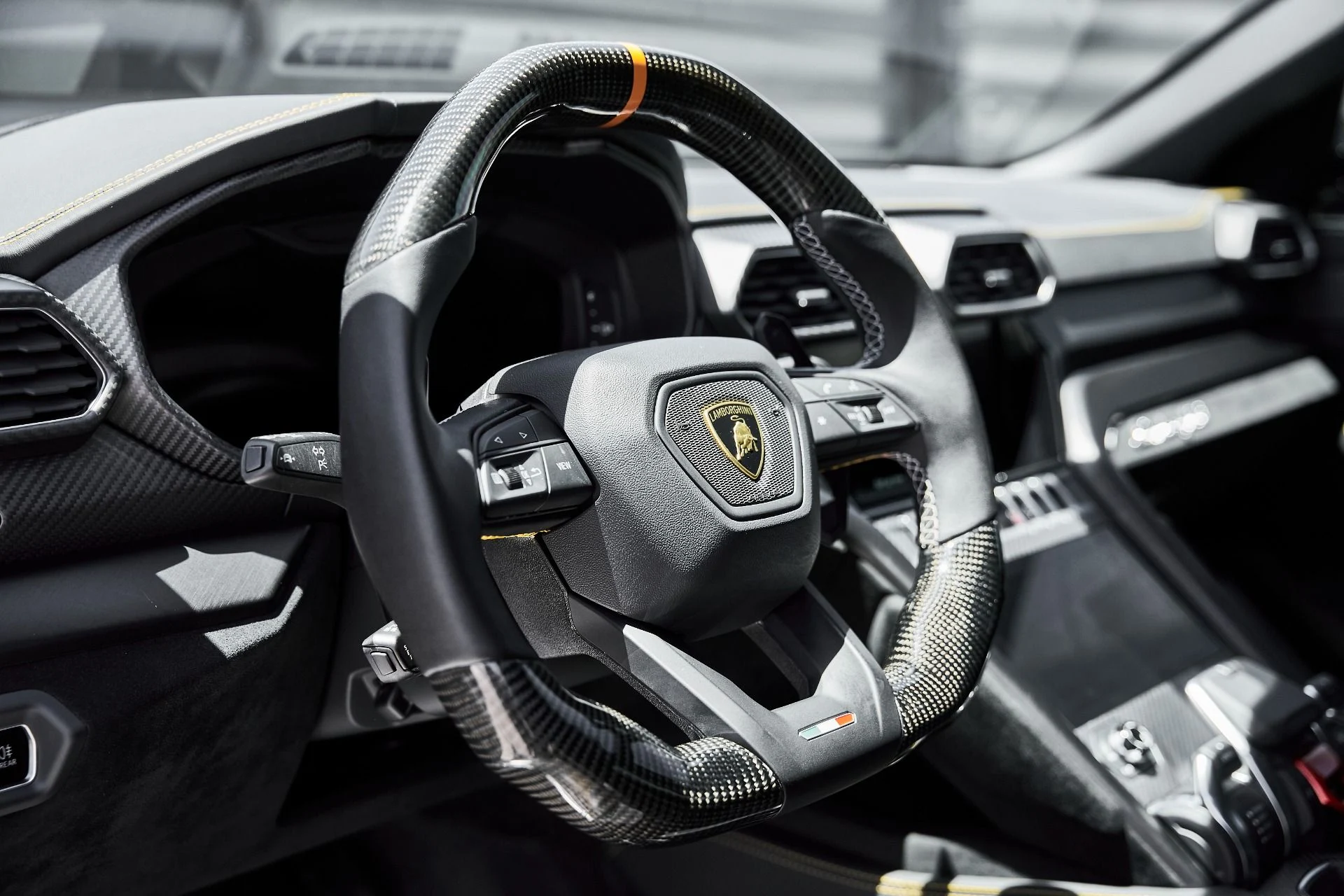 mph042_3047088985_Used_2024_Lamborghini_Urus_Performante_1781228465_a4bfdeac3f