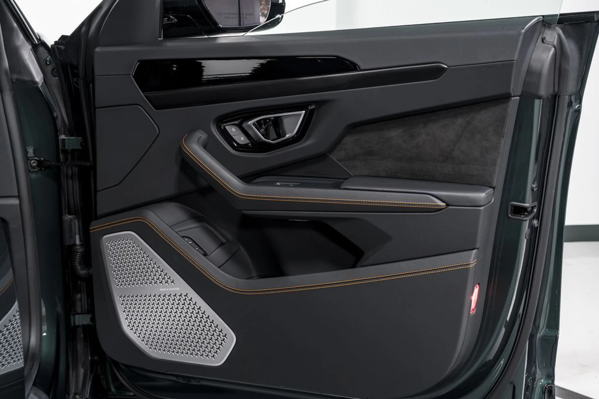 mph042_3053588002_ebf48718cbb1eb248b782c4b887806aex_838df3d995