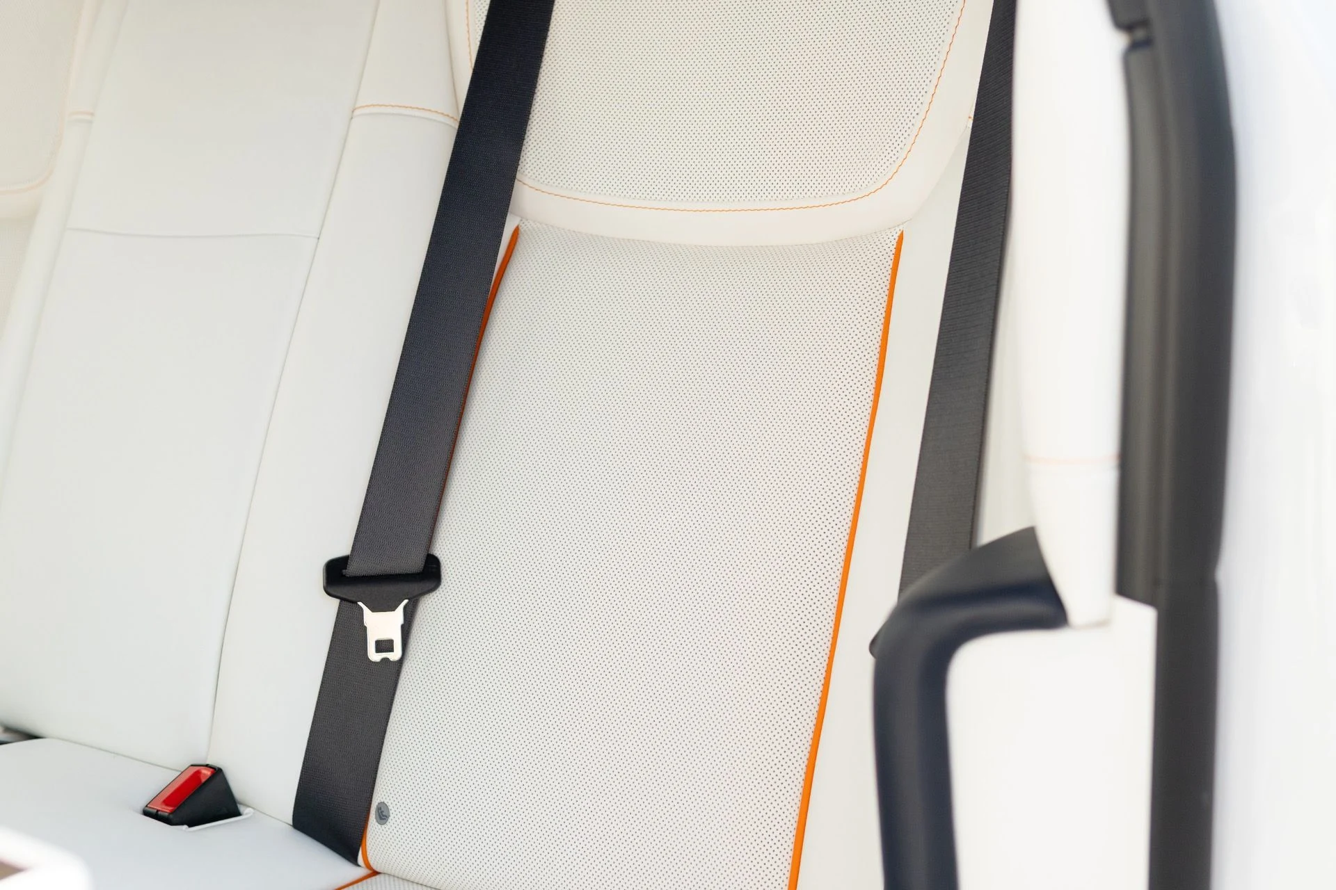 mph042_3055962486_Used_2018_Rolls_Royce_Ghost_1765824060_e34ef0afe0