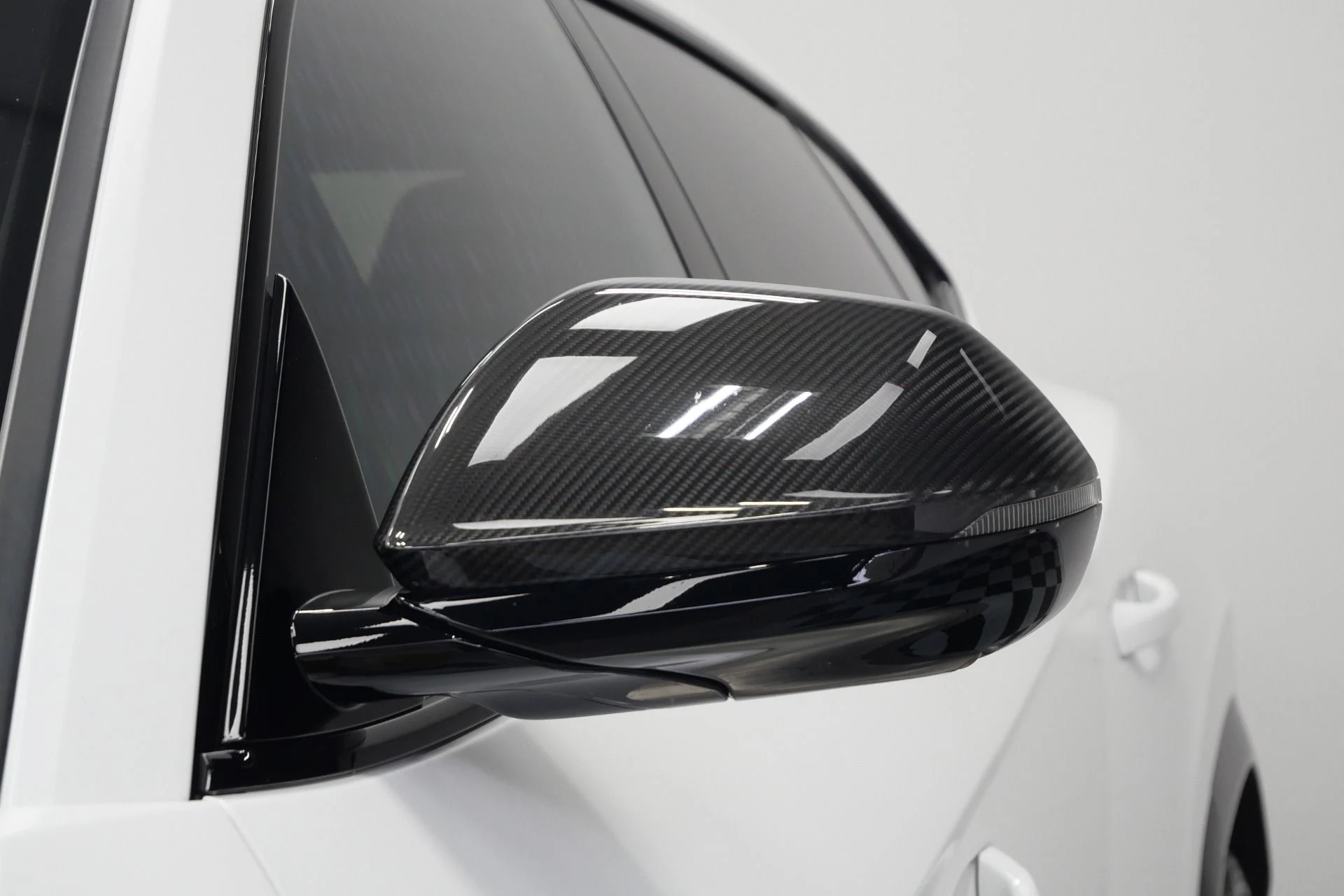 mph042_3063818763_Used_2021_Lamborghini_Urus_Carbon_Fiber_Packs_Inside_and_Out_23_Inch_Wheels_1775930480_68f43ae8cf