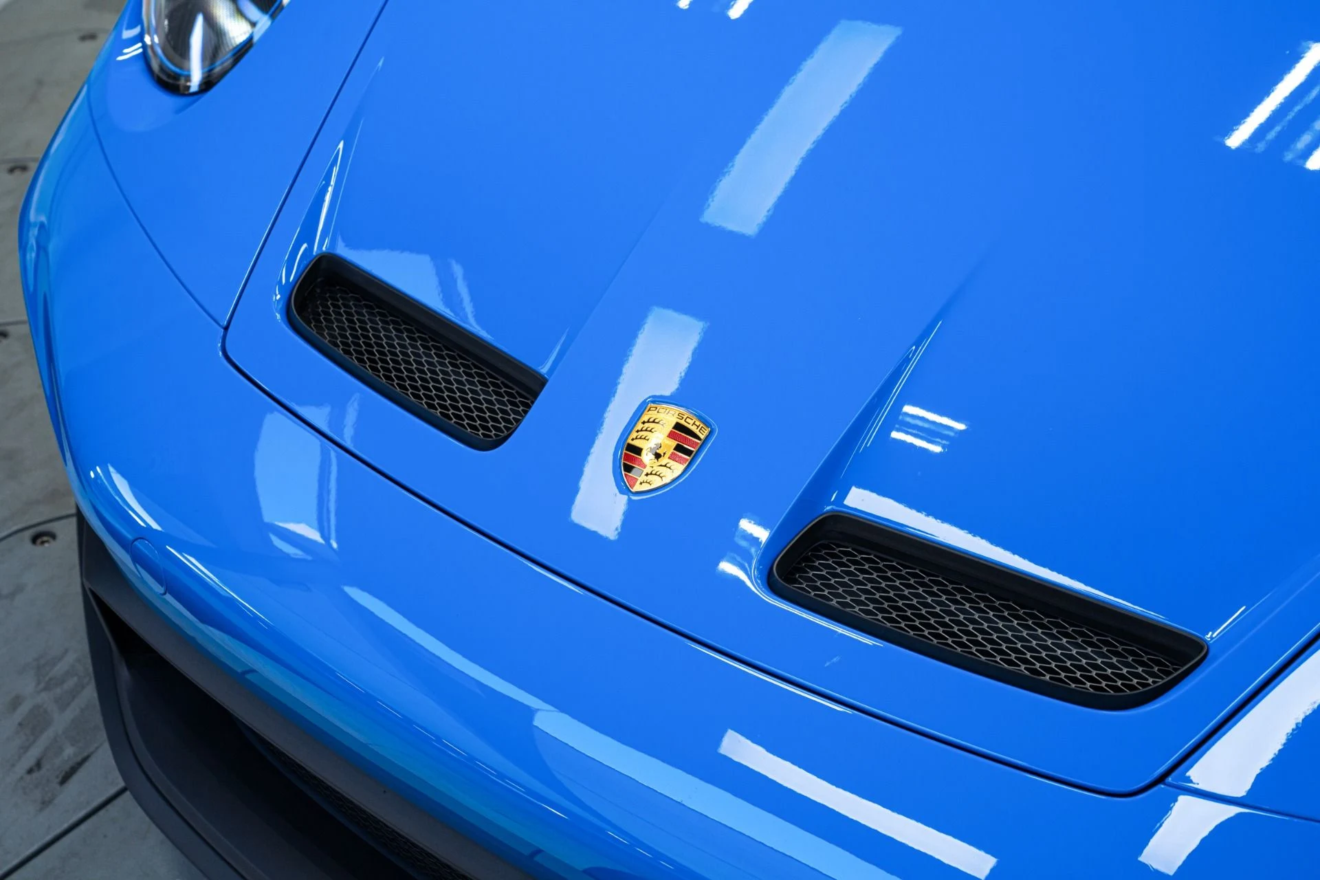 mph042_3069449972_Used_2022_Porsche_911_GT_3_6_Speed_1762362597_fd8be239db