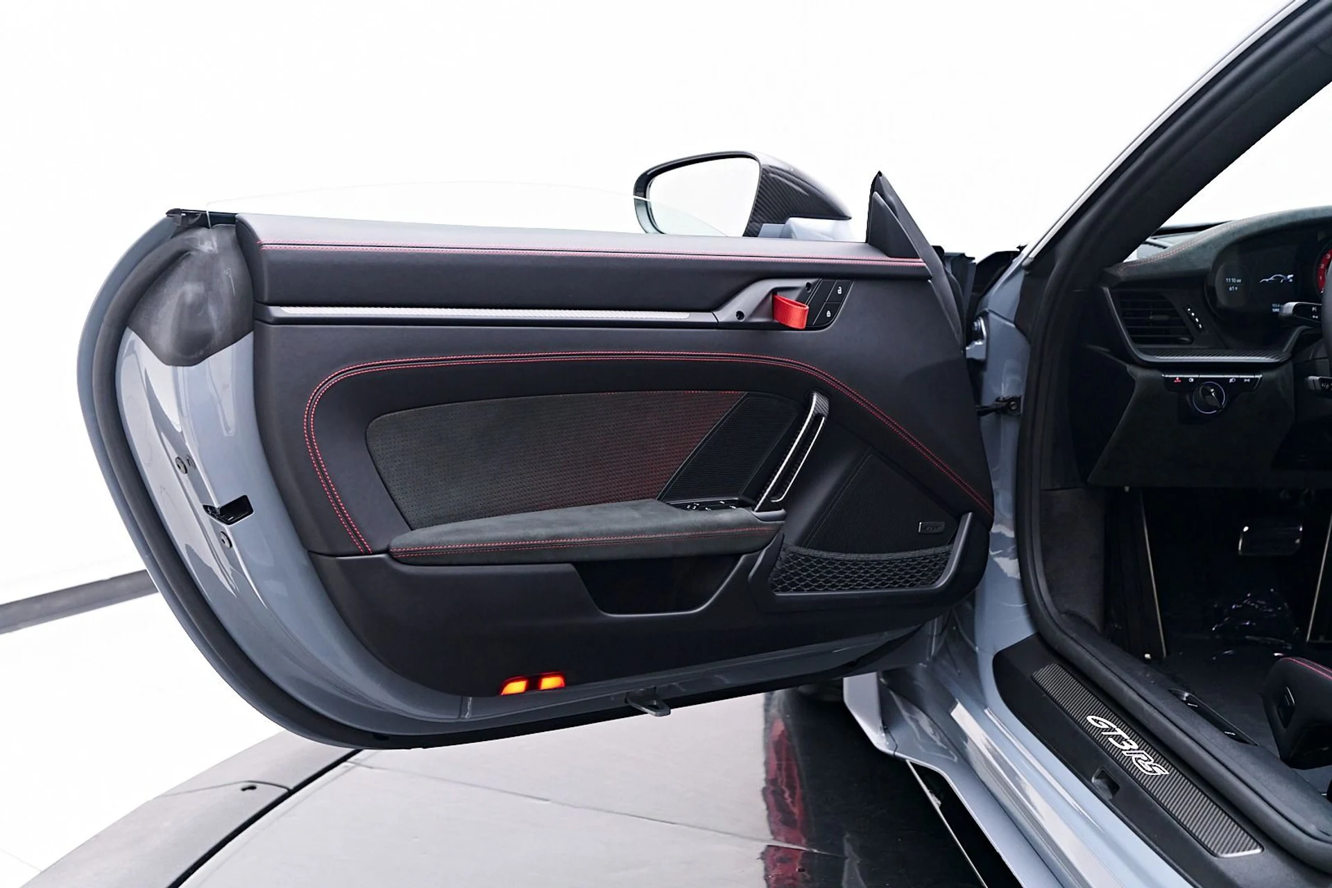 mph042_3069791981_Used_2024_Porsche_911_GT_3_RS_1740854858_ee59e126e3