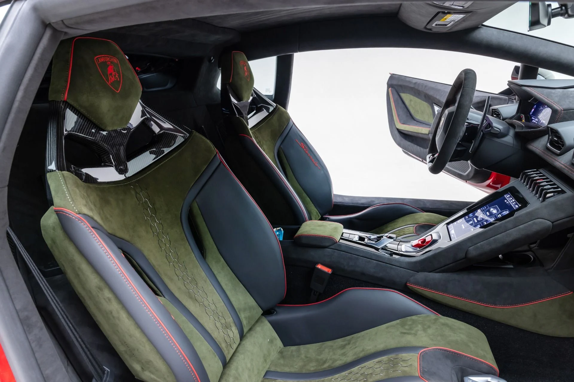 mph042_3087082768_Used_2024_Lamborghini_Huracan_Sterrato_1765391926_949a7c538c