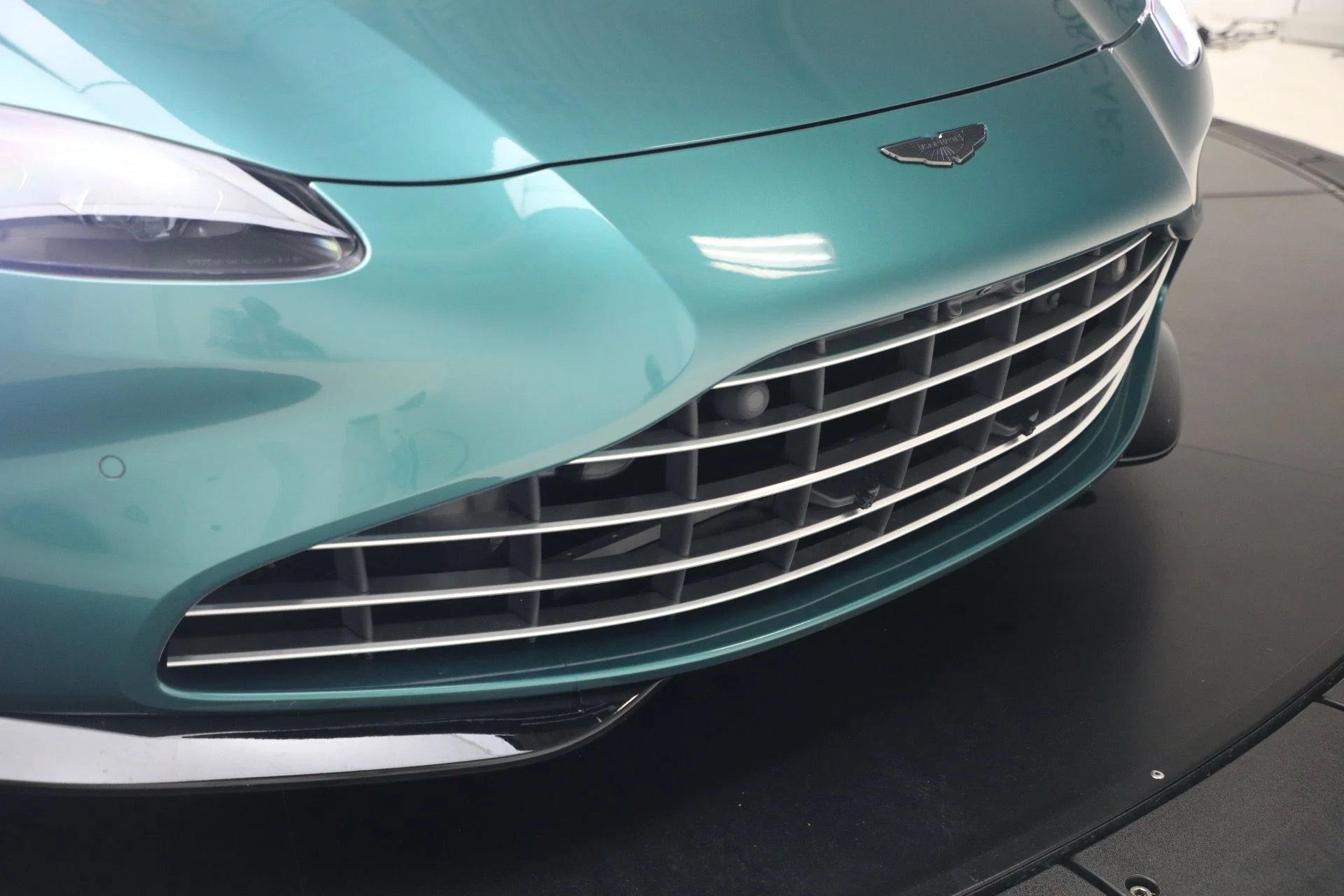 mph042_3091364645_Used_2023_Aston_Martin_Vantage_V8_1791917169_18420b4574