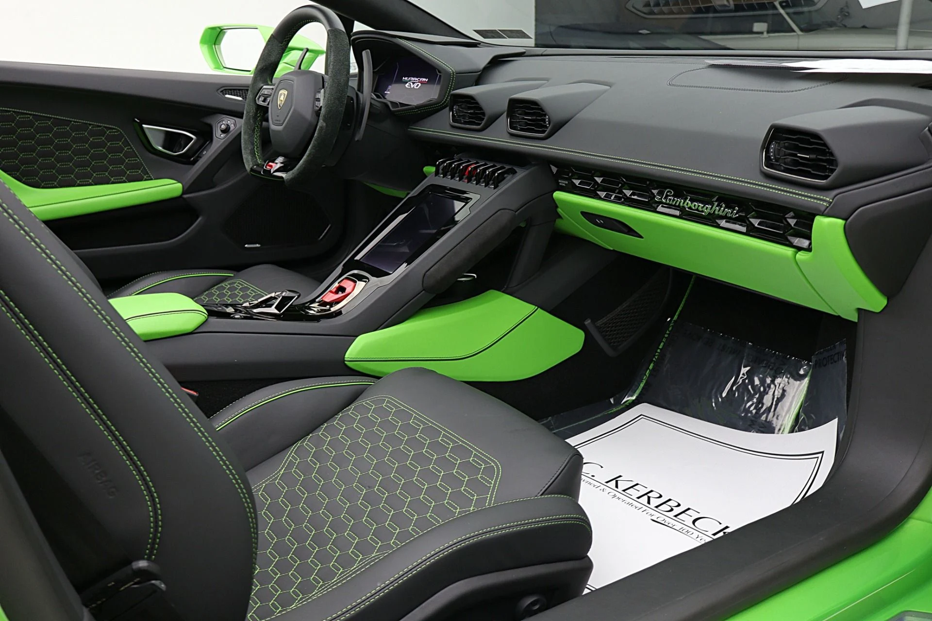 mph042_3110595477_Used_2023_Lamborghini_Huracan_EVO_Spyder_RWD_SELEZIONE_PRE_OWNED_CERTIFIED_8d99632163
