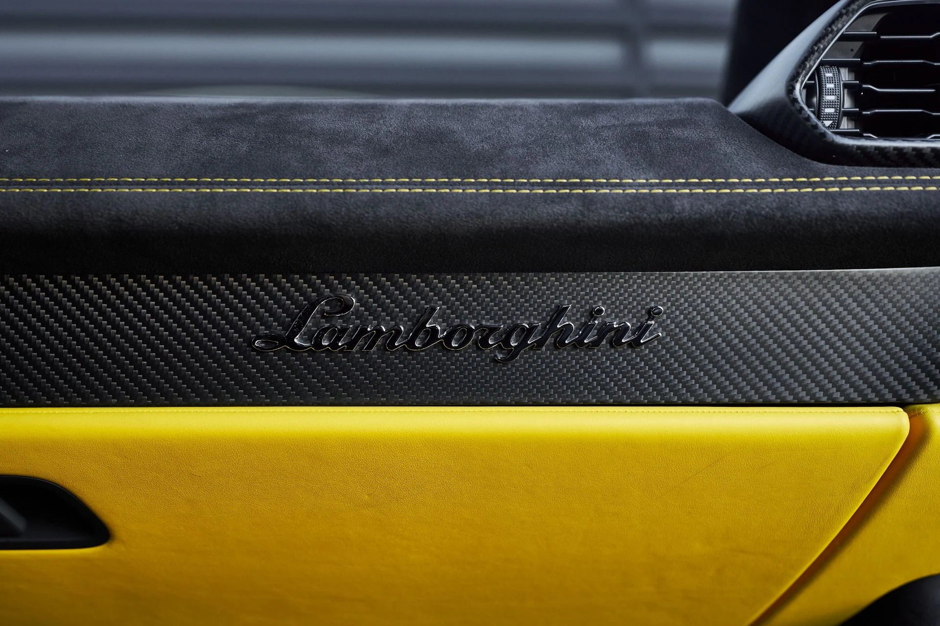 mph042_3117949283_Used_2023_Lamborghini_Huracan_Tecnica_Base_1765333537_6f5762aac8