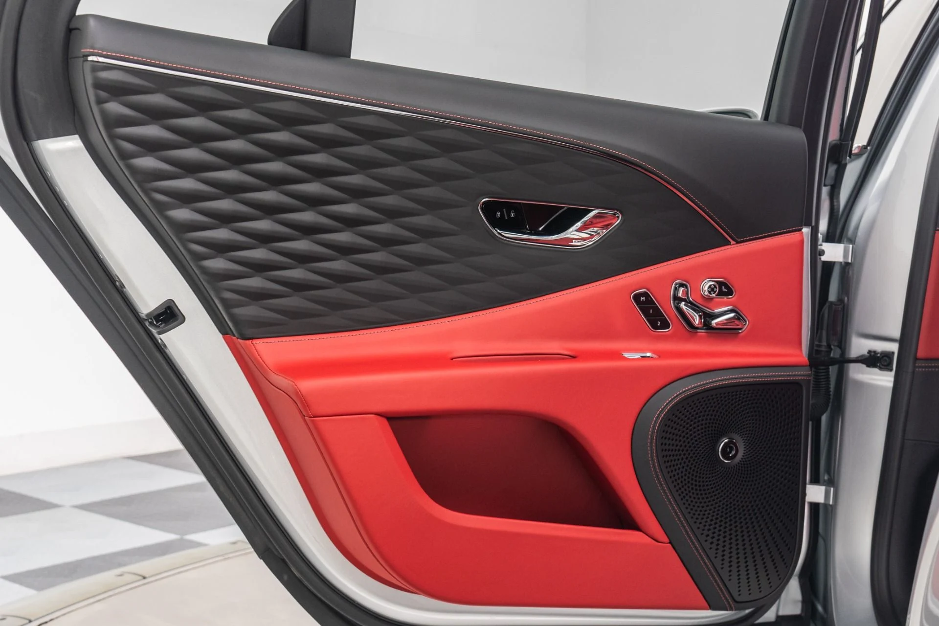 mph042_312430727_Used_2022_Bentley_Flying_Spur_V8_Great_Colors_Engine_Turned_Veneers_Mulliner_Package_1773426233_2f367821cb