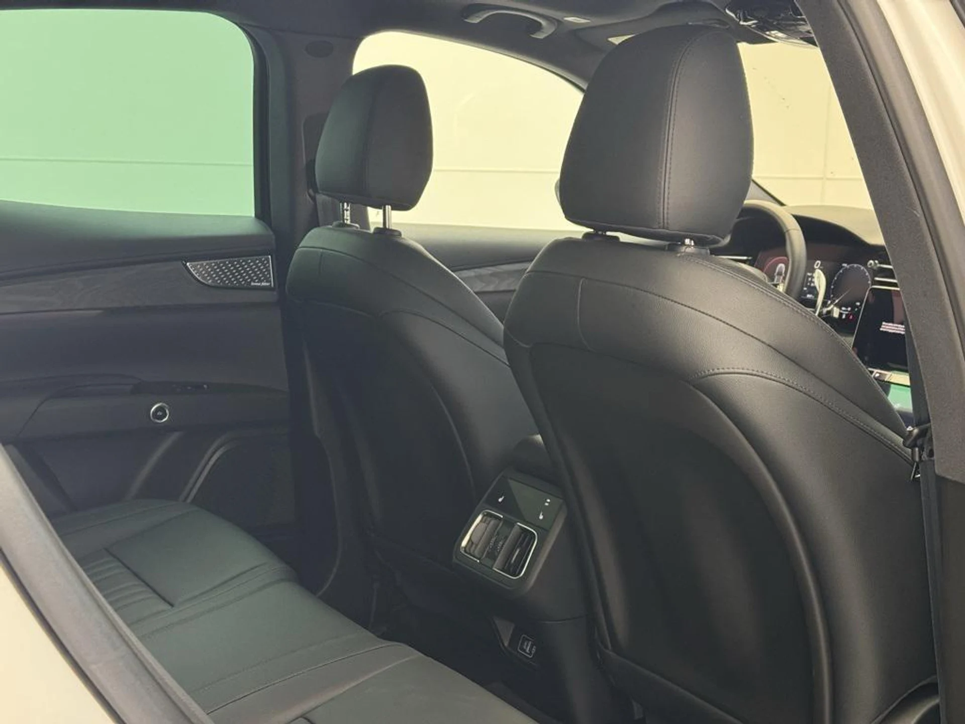 mph042_3125927271_80_L_Pd6_TV_00_Y6j_Ji_Z_Vl_Yad_Yzl_EE_9158df800f