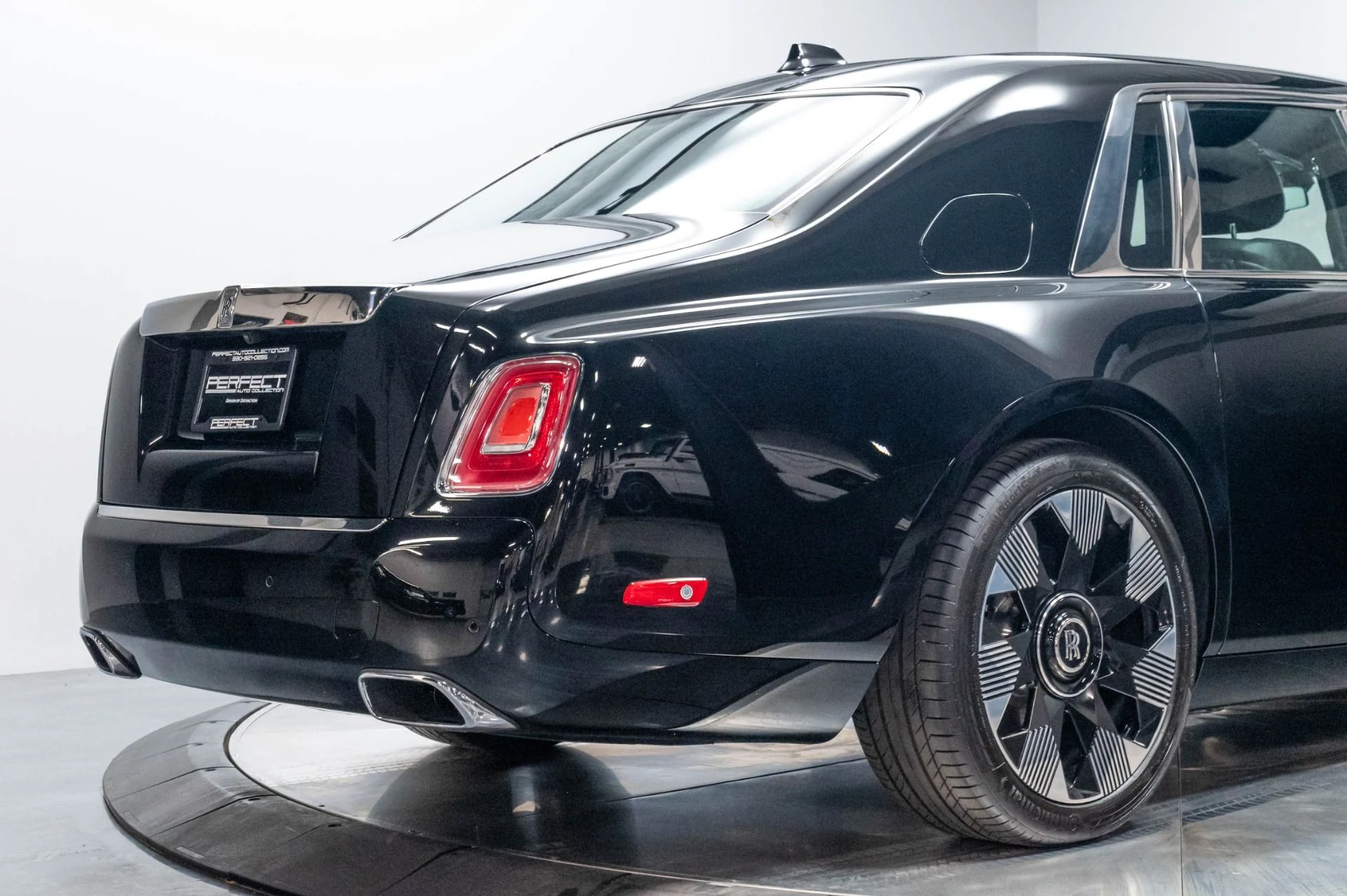 mph042_3136513567_Used_2024_Rolls_Royce_Phantom_1786998210_9b4b05f8d7